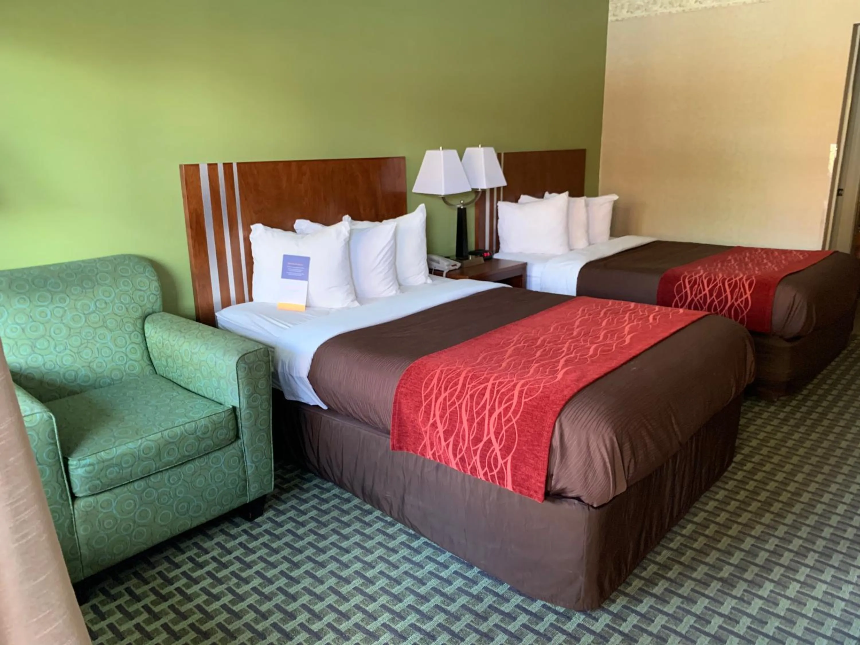 Bed in Days Inn by Wyndham Austintown