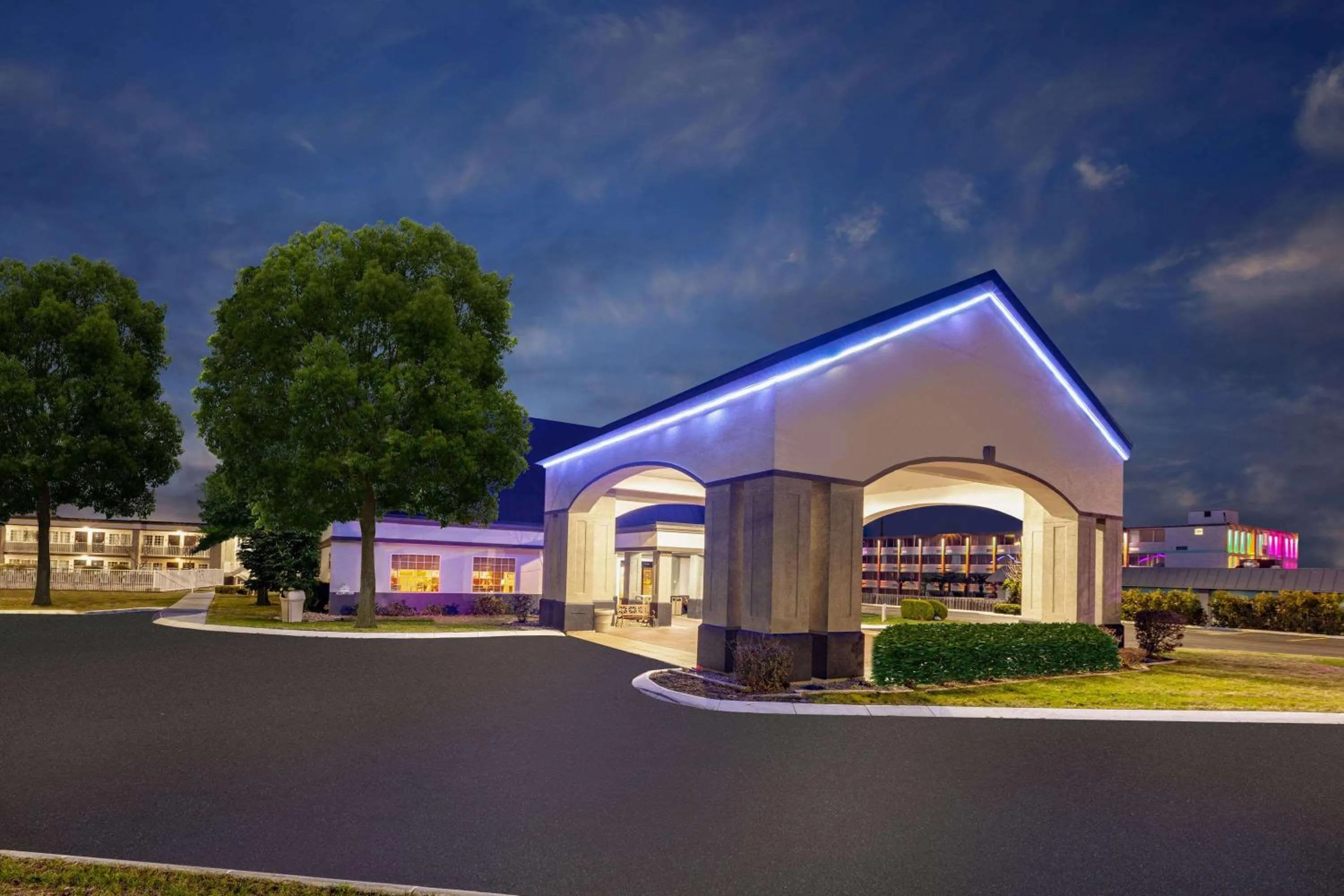 Property building in Days Inn by Wyndham Austintown
