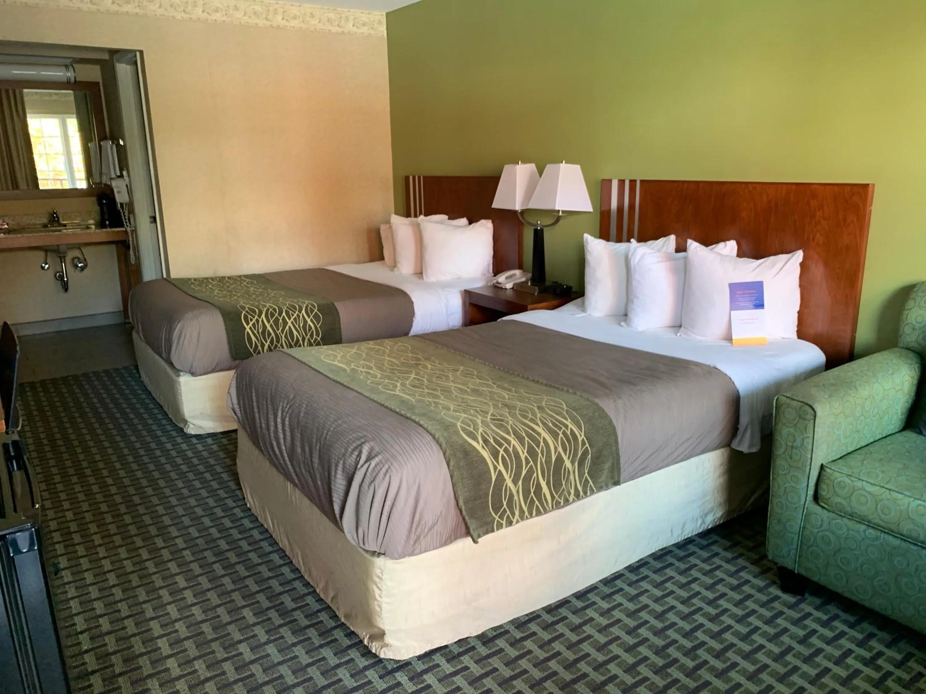 Bed in Days Inn by Wyndham Austintown
