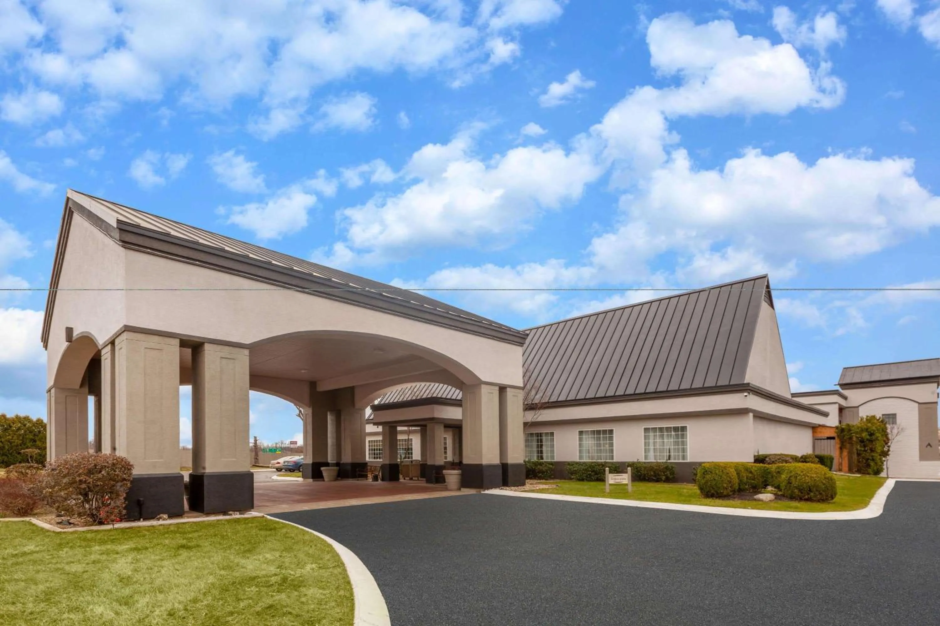 Property building in Days Inn by Wyndham Austintown