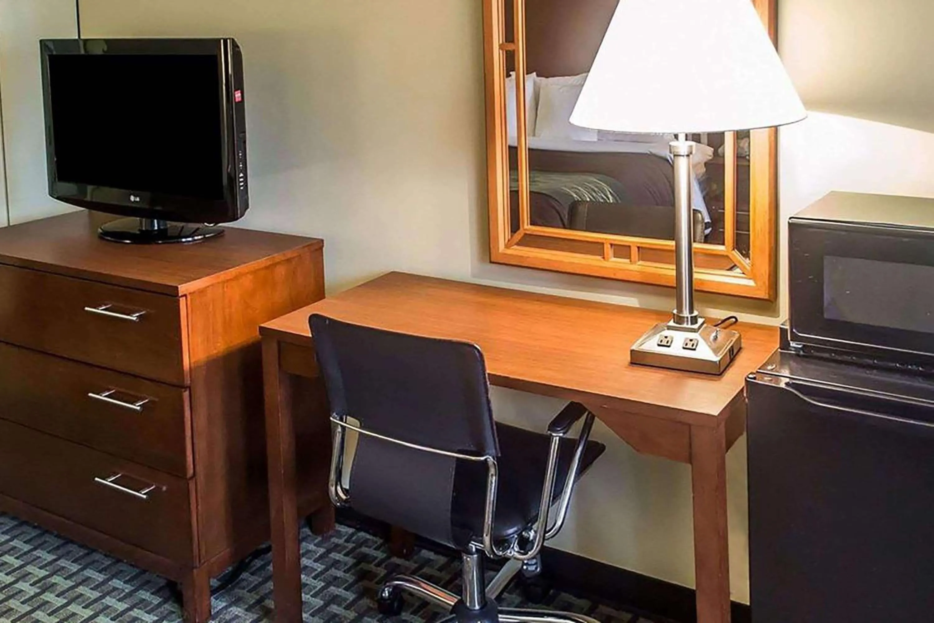 Photo of the whole room in Days Inn by Wyndham Austintown