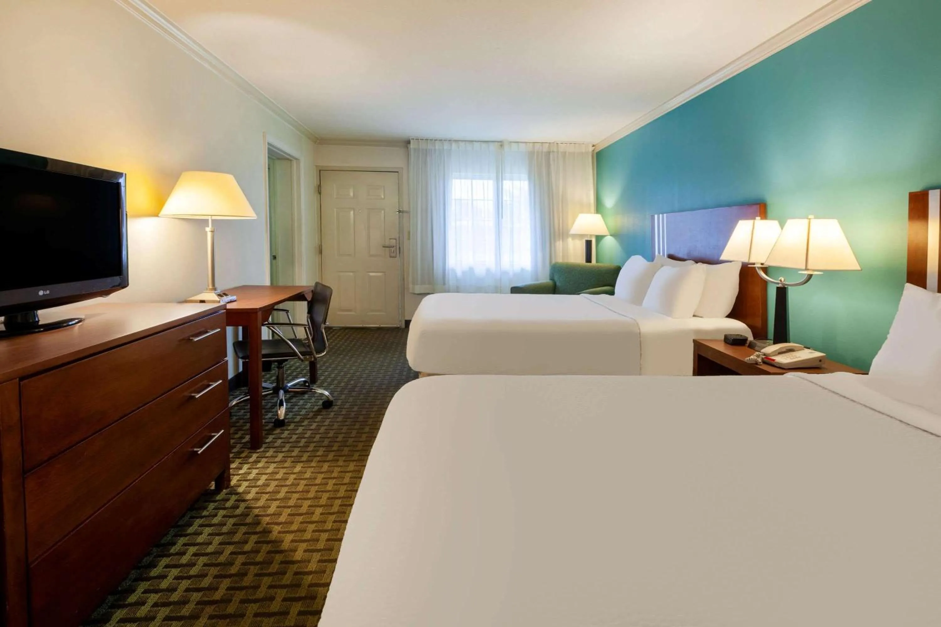 Bedroom, Bed in Days Inn by Wyndham Austintown