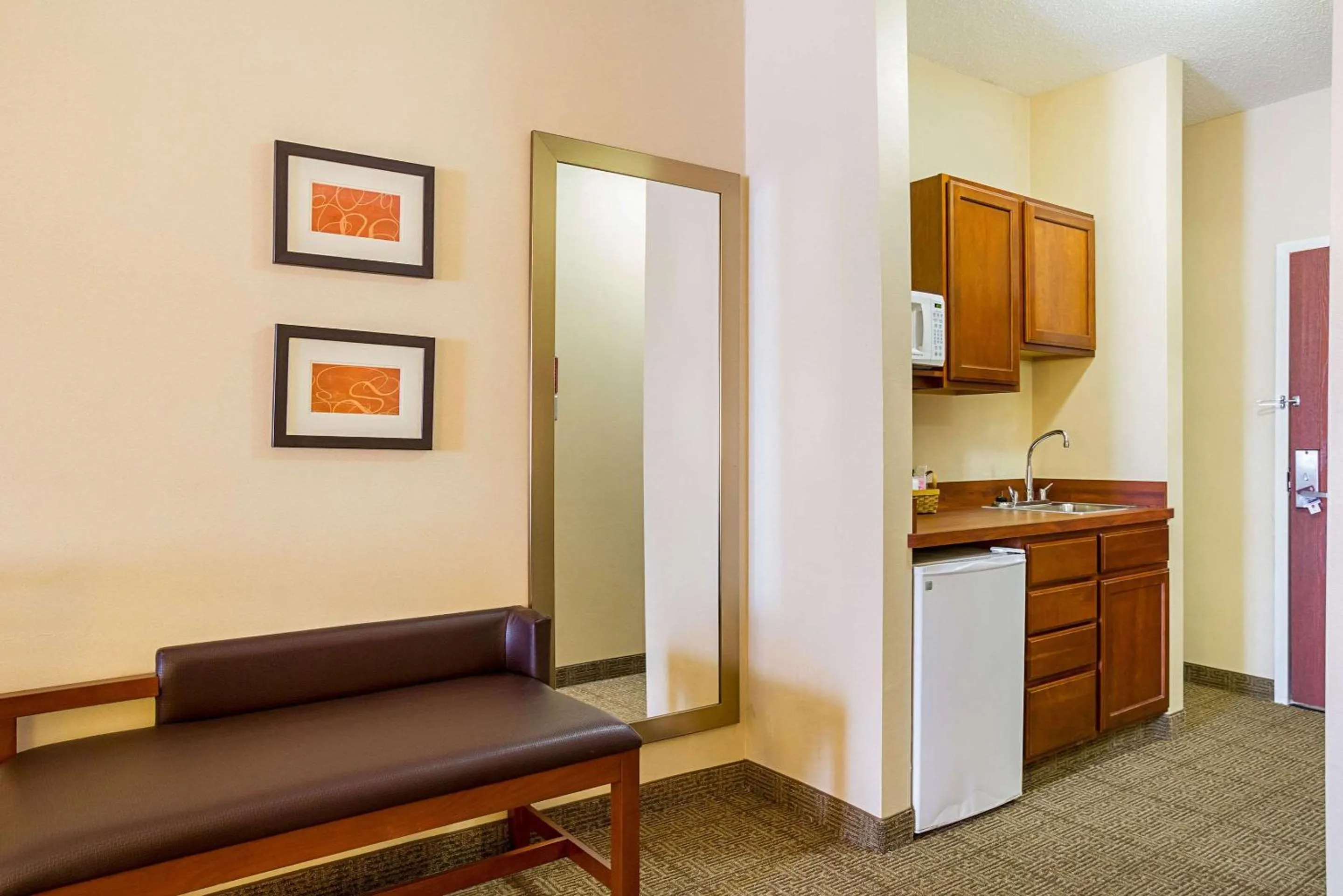 Bedroom in Comfort Suites Twinsburg