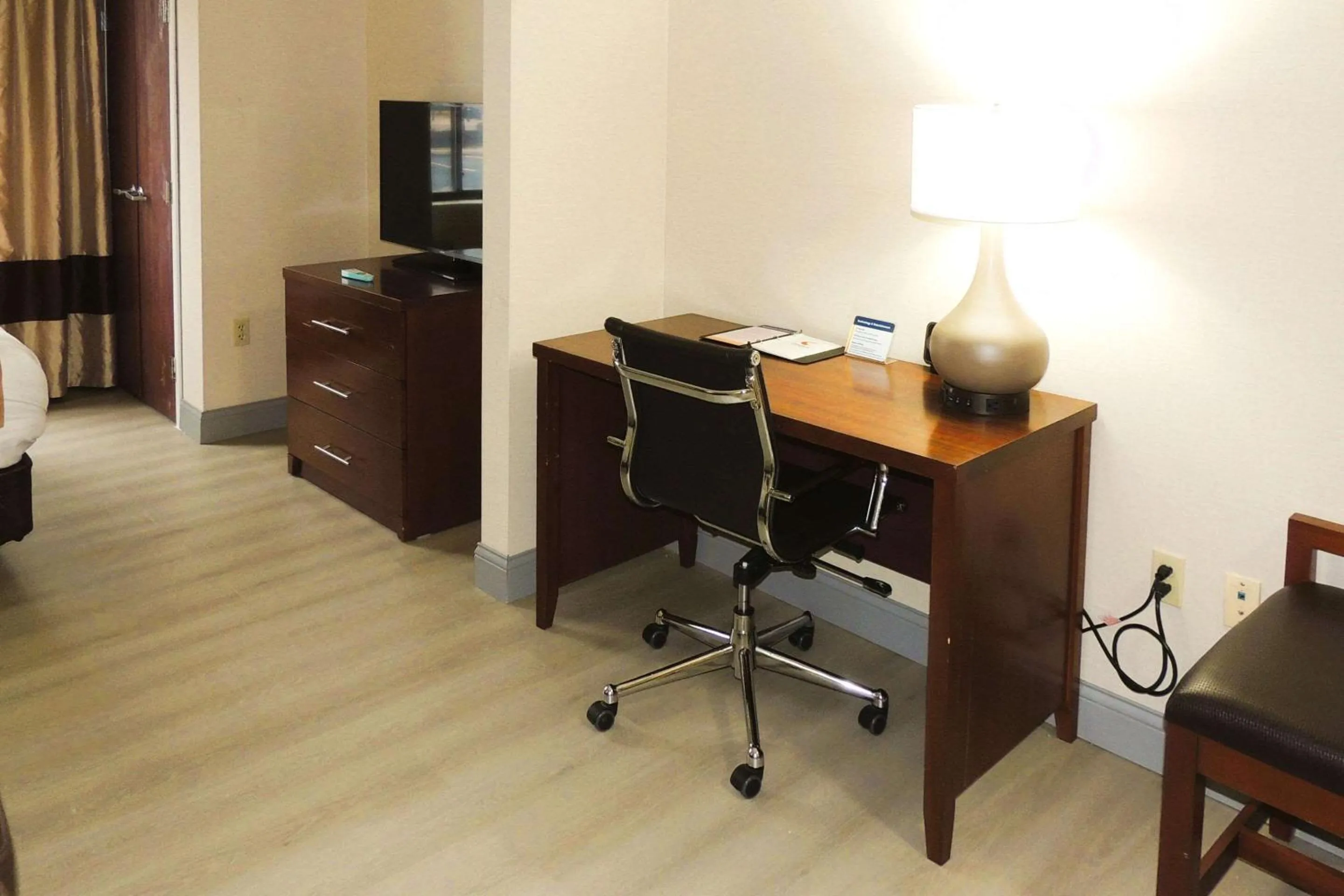 Bedroom in Comfort Suites Twinsburg