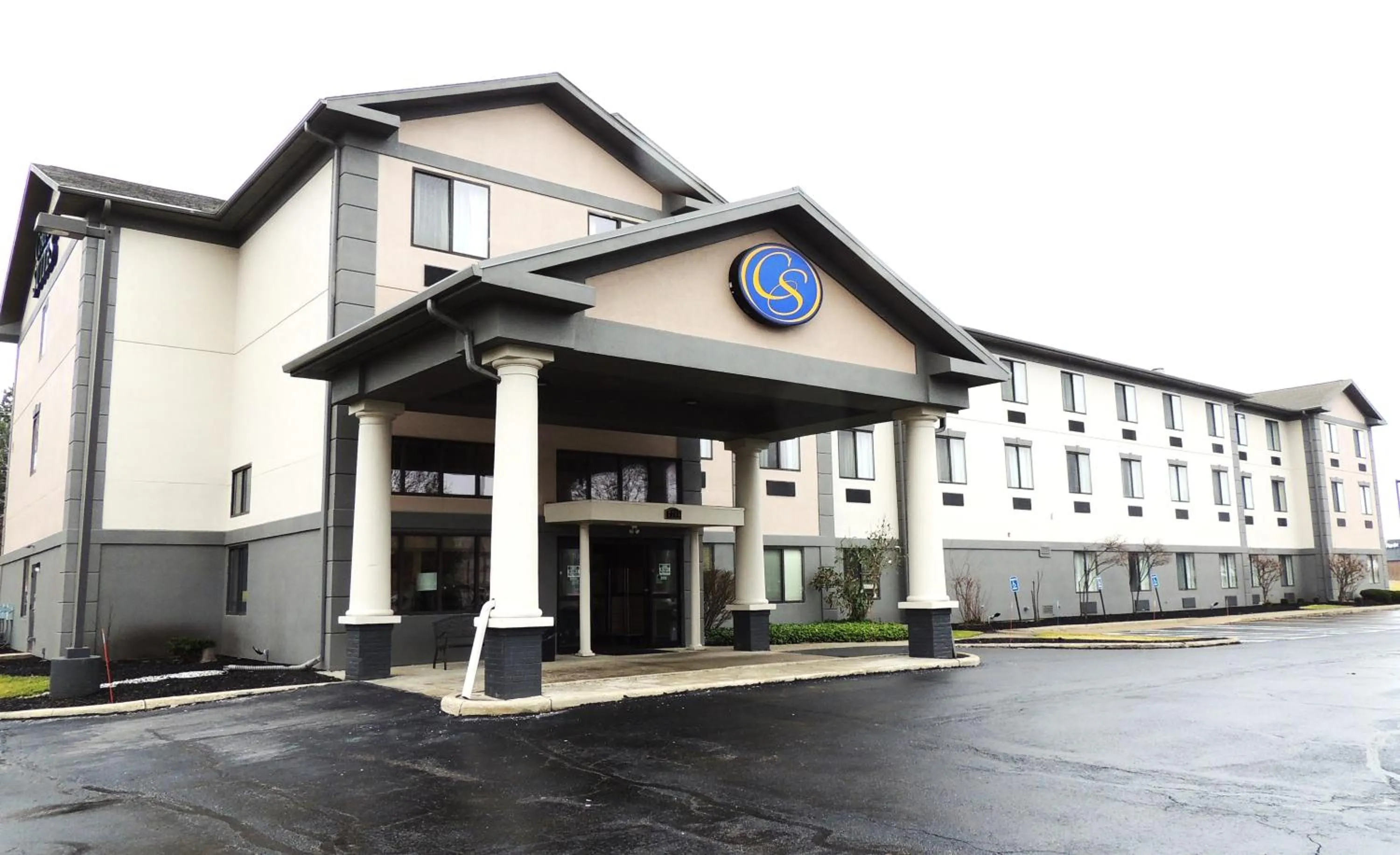 Property building in Comfort Suites Twinsburg