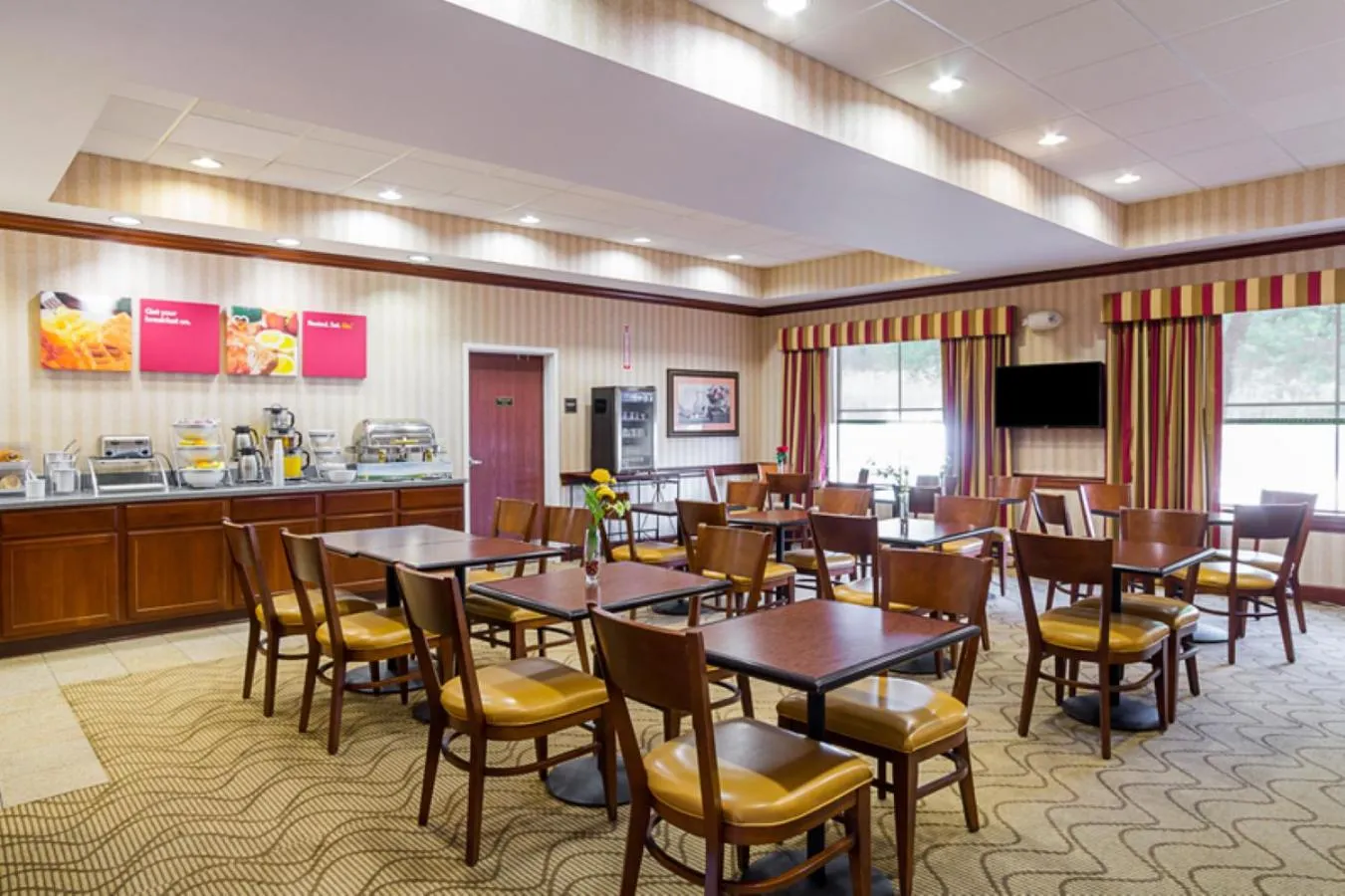 Restaurant/places to eat in Comfort Suites Twinsburg