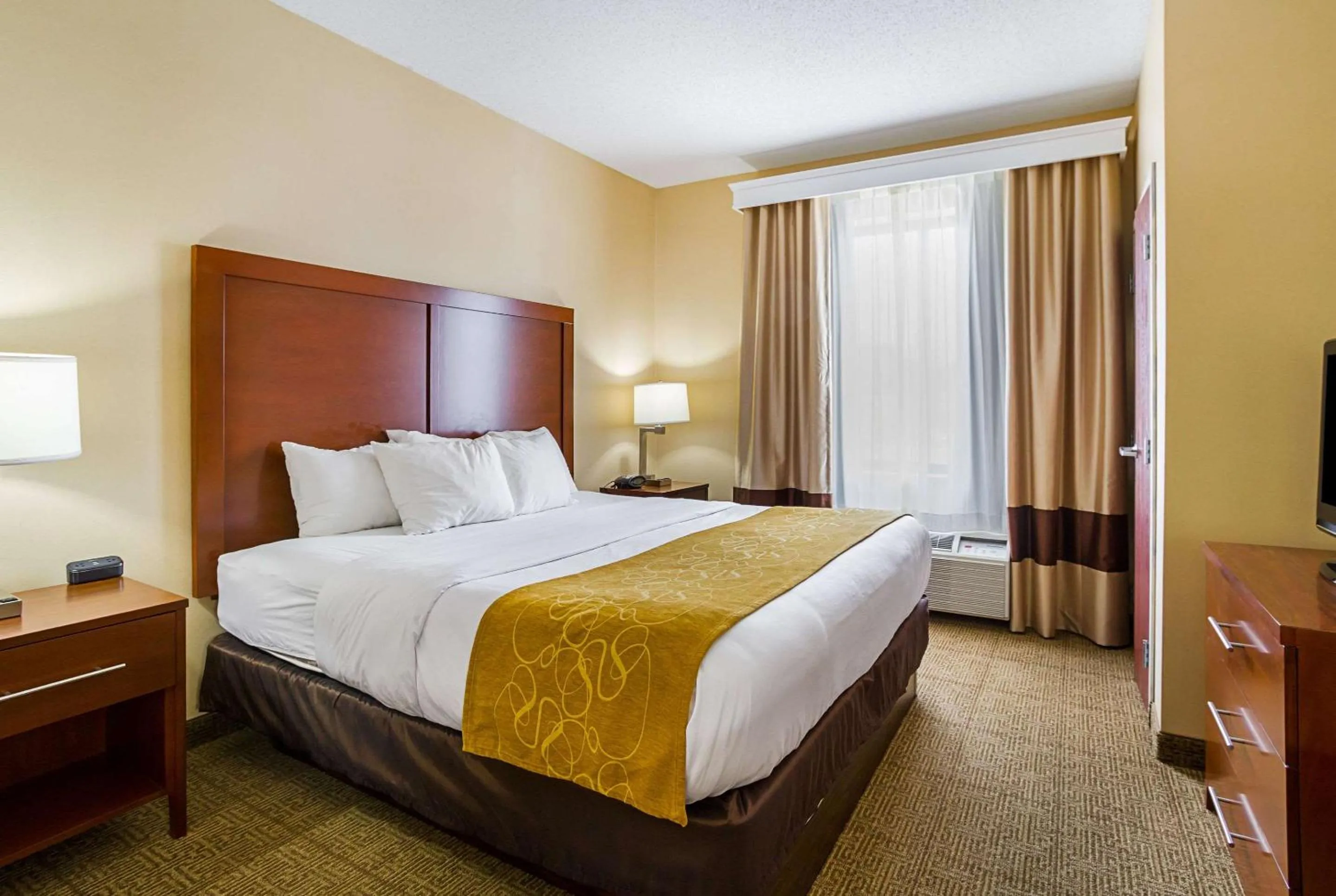 Bedroom, Bed in Comfort Suites Twinsburg