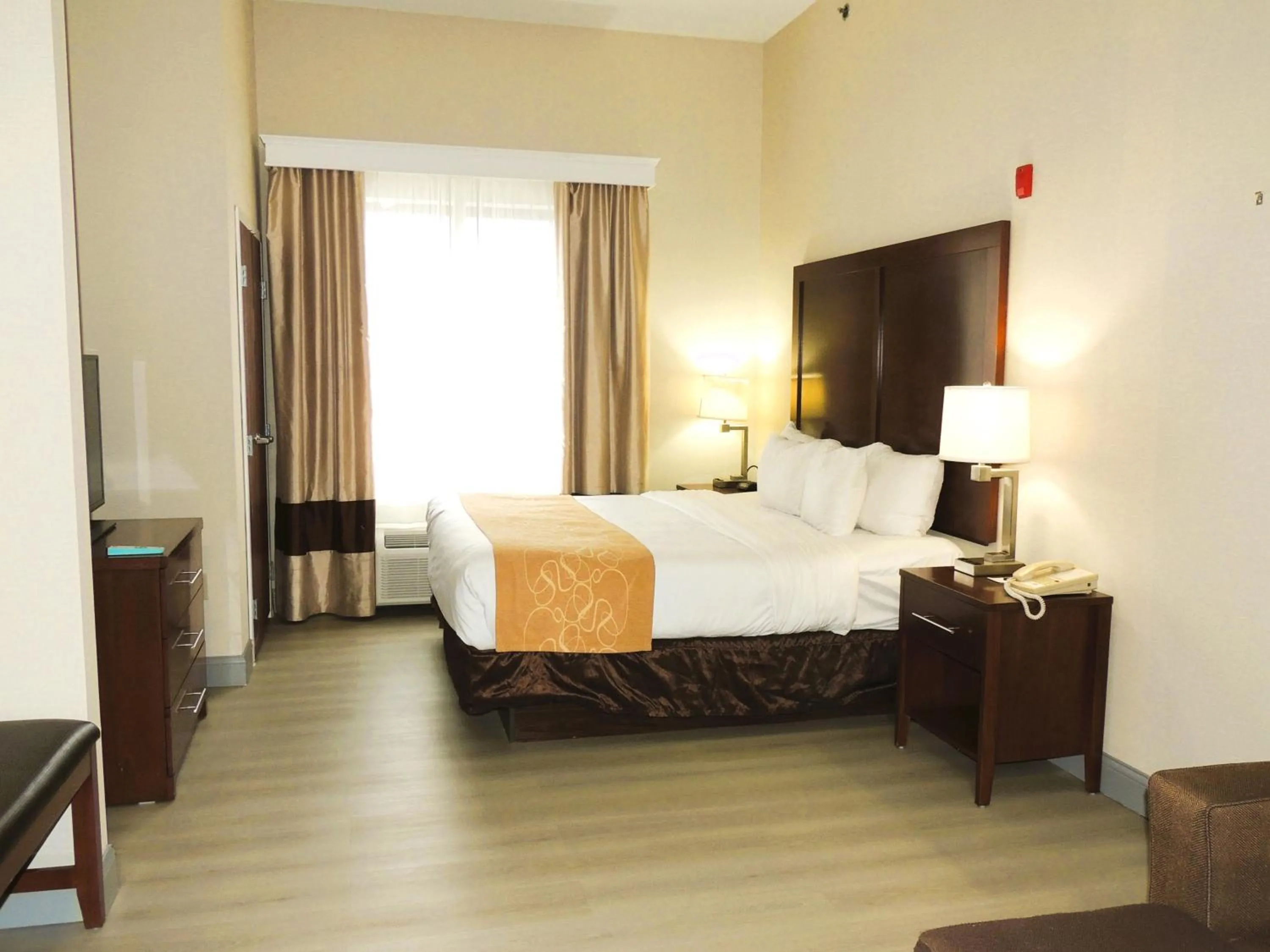 Bed in Comfort Suites Twinsburg