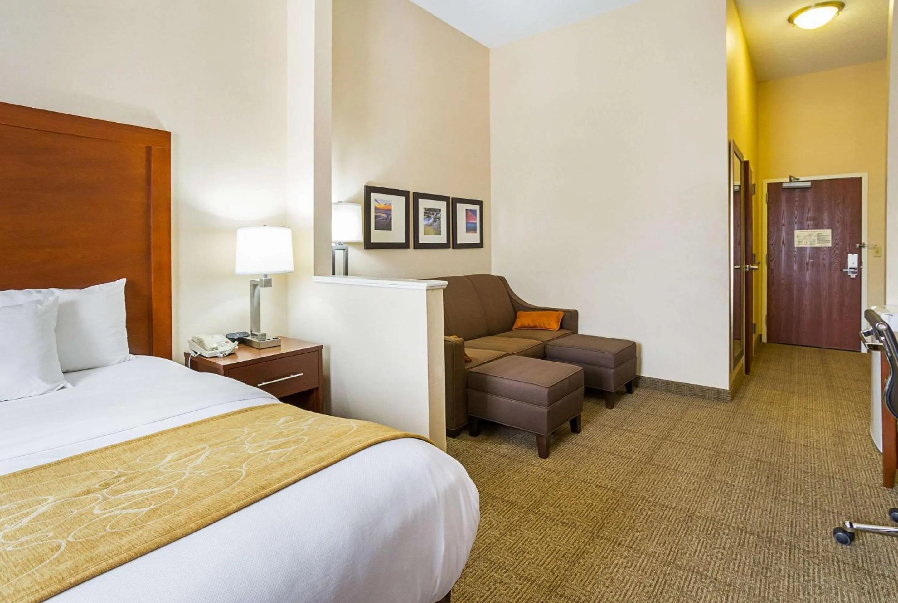 Bedroom, Bed in Comfort Suites Twinsburg