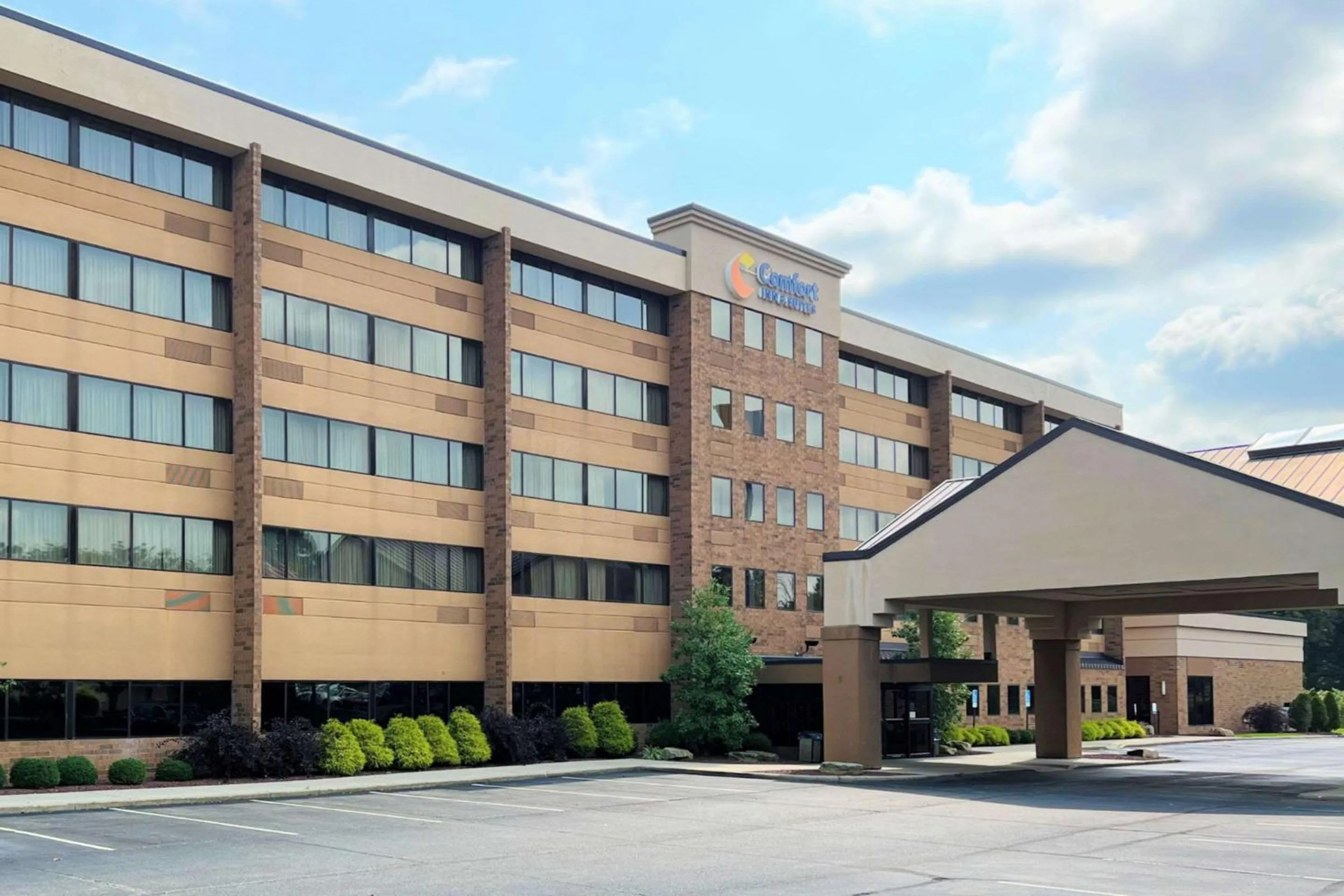 Property building in Comfort Inn & Suites Wadsworth