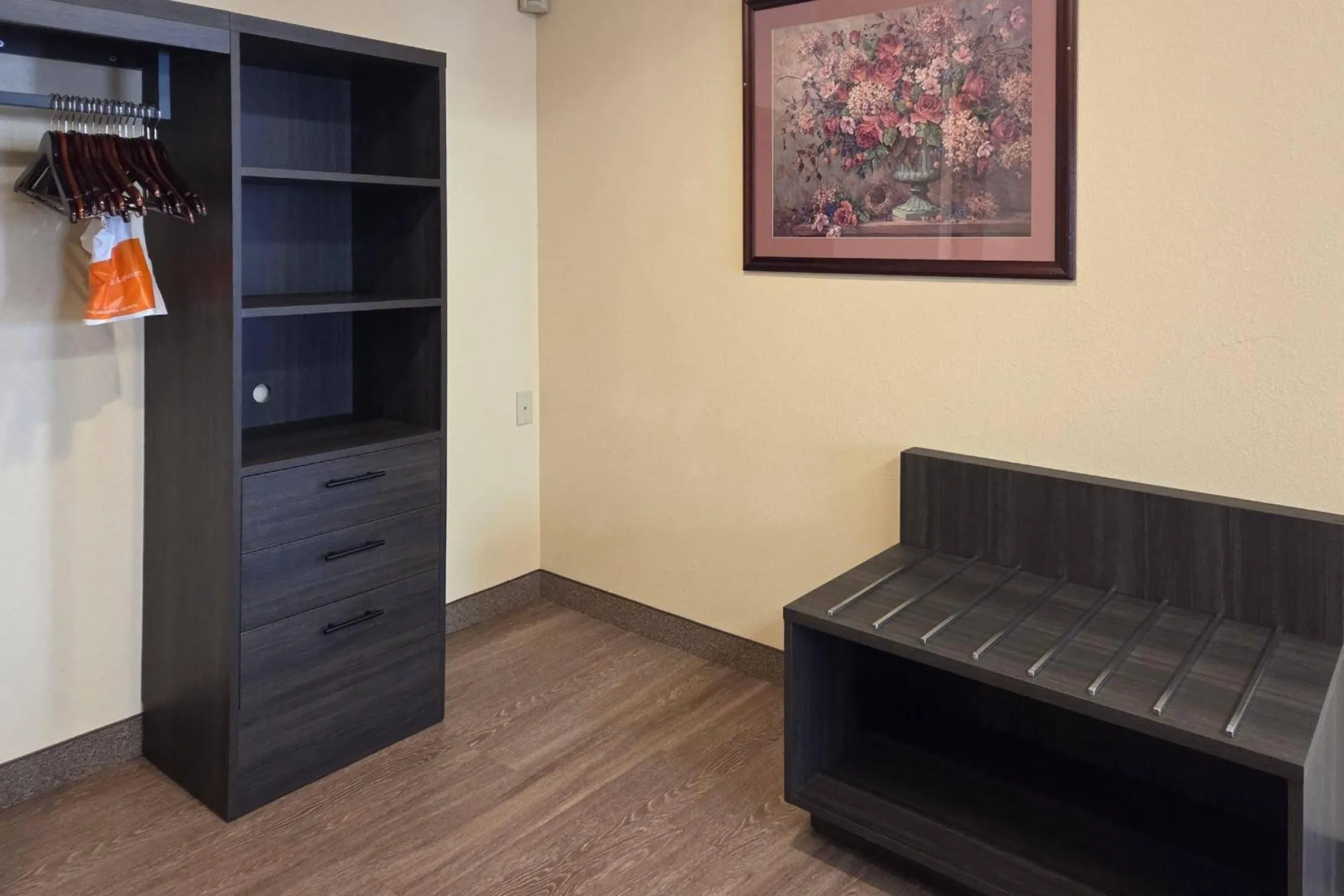 Bedroom in Quality Inn & Suites Bellville - Mansfield