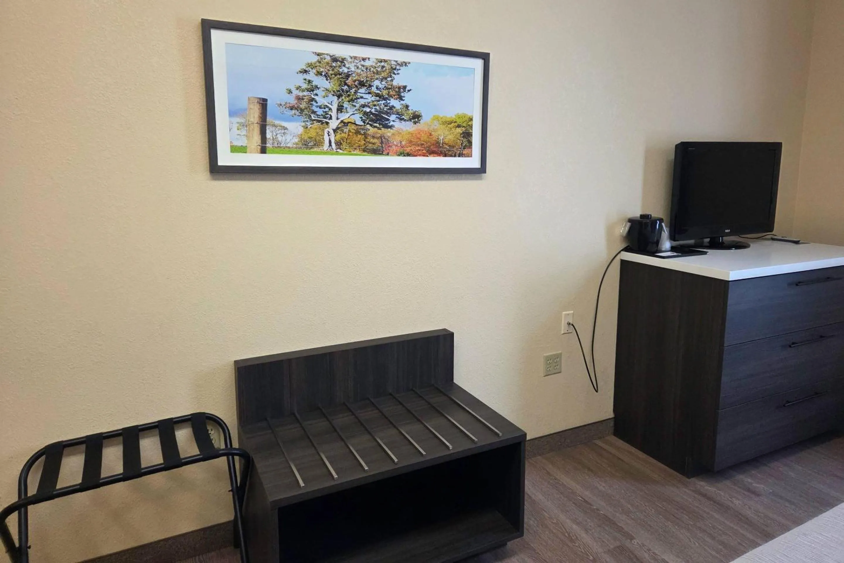 Bedroom in Quality Inn & Suites Bellville - Mansfield