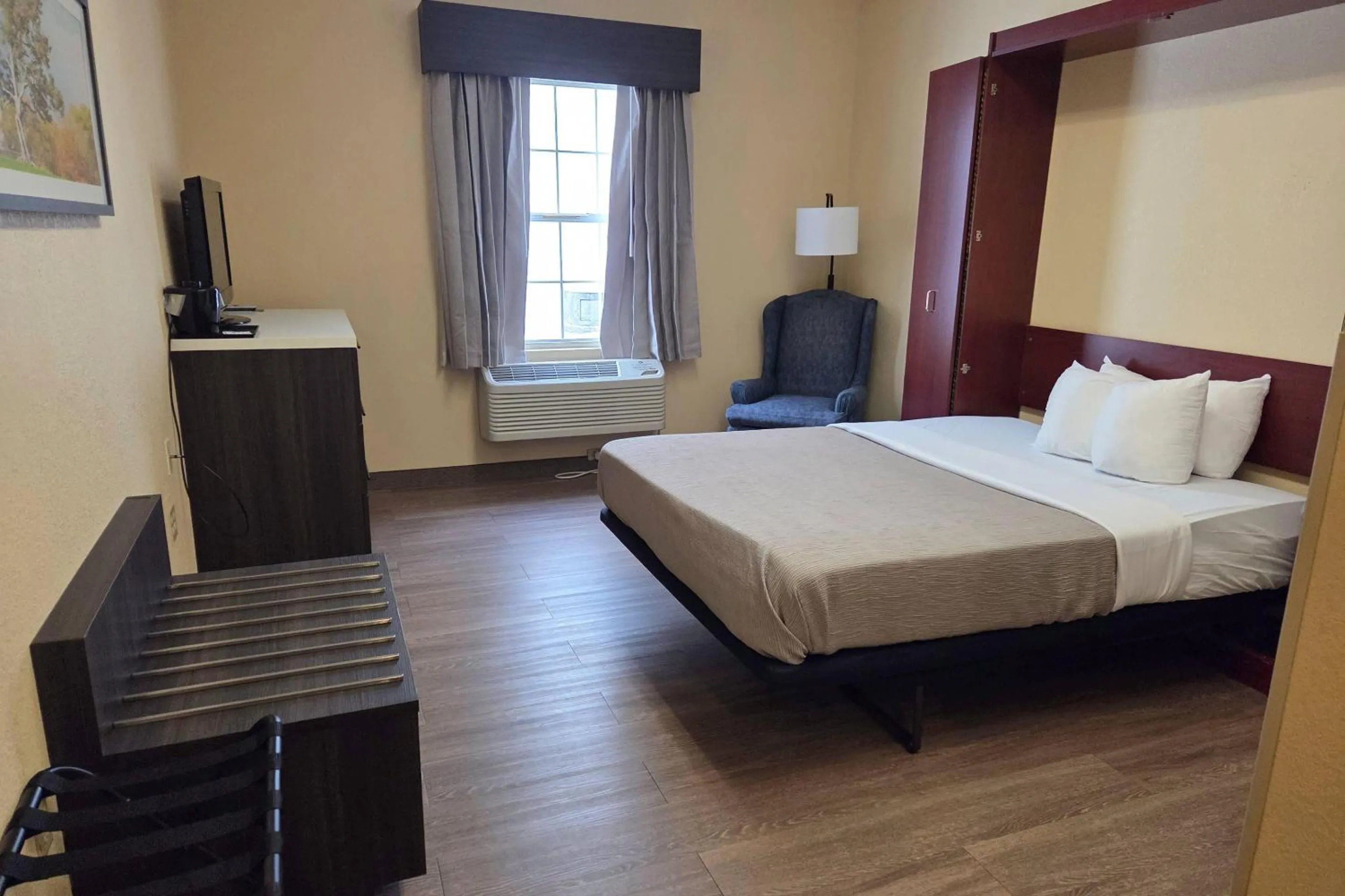 Bedroom, Bed in Quality Inn & Suites Bellville - Mansfield