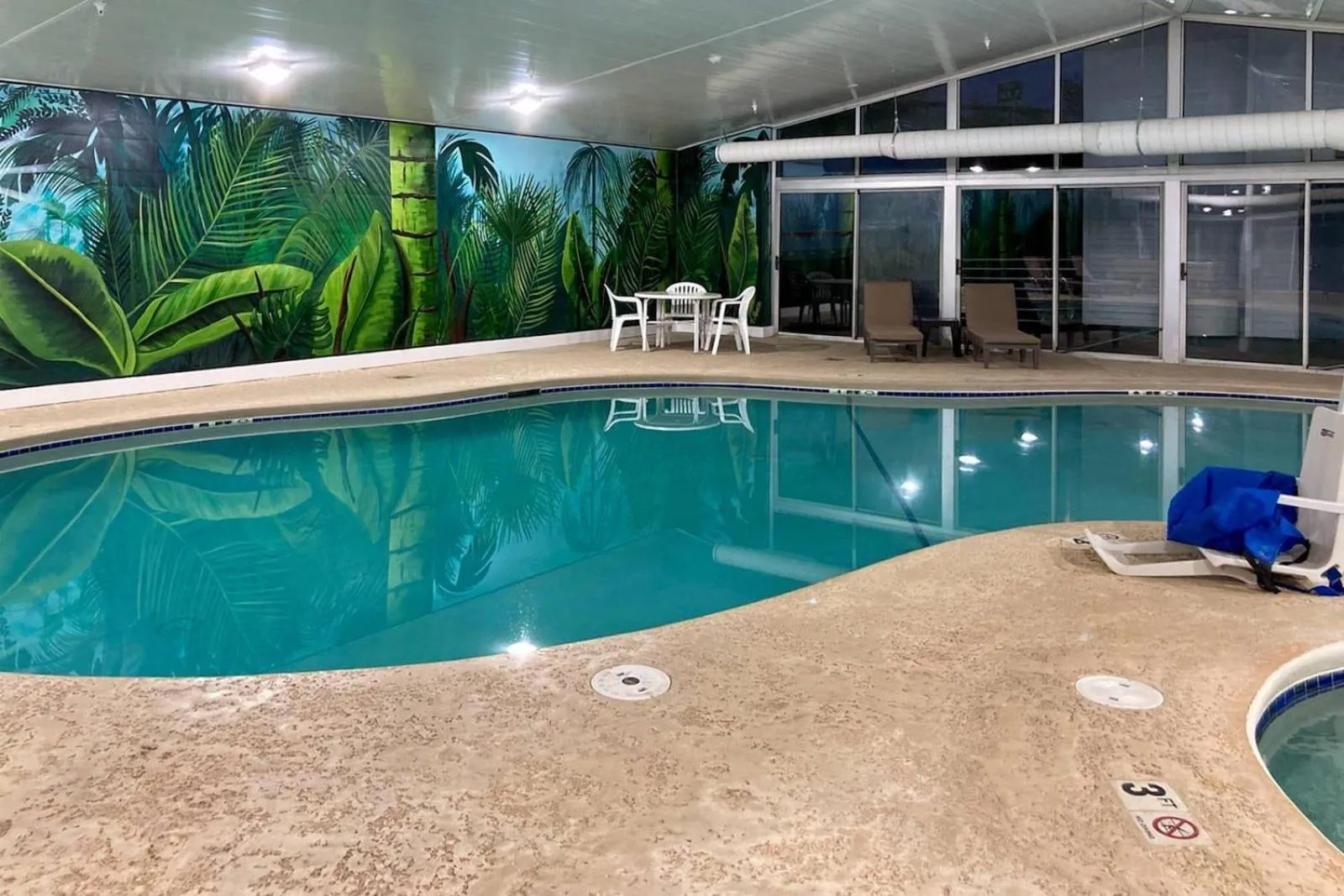 Swimming pool in Quality Inn & Suites Bellville - Mansfield
