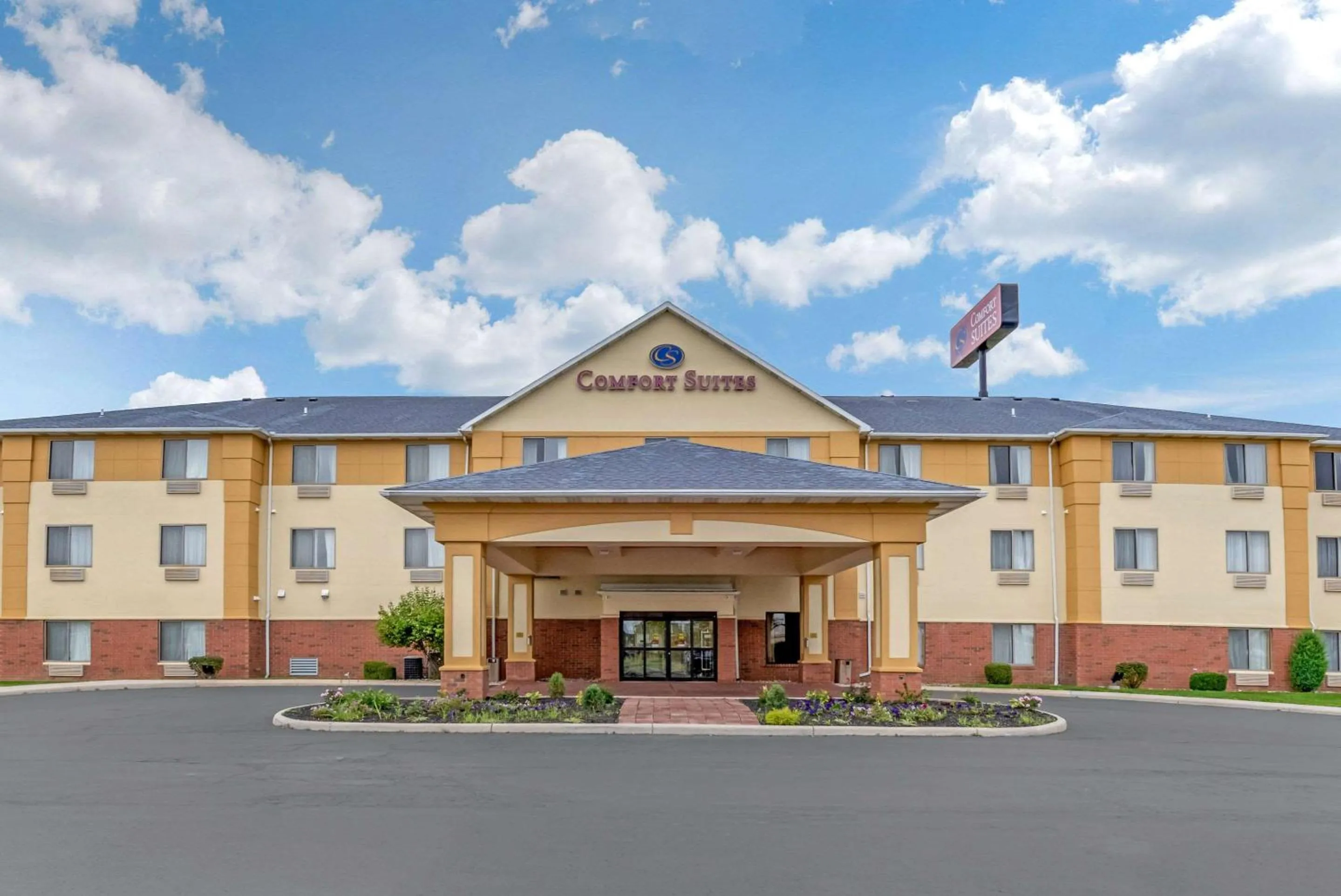 Property building in Comfort Suites Findlay I-75 near Sports Complex