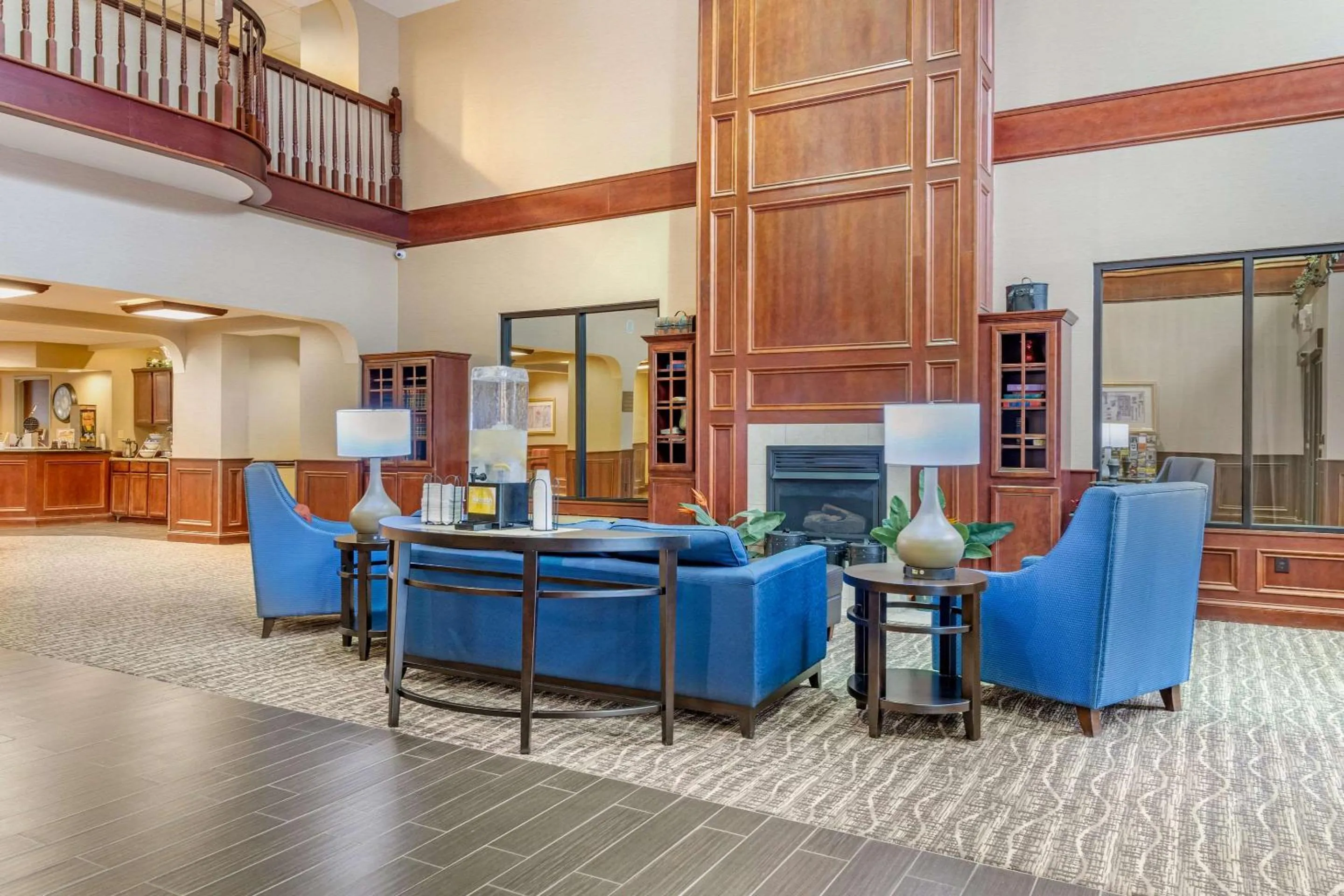 Lobby or reception in Comfort Suites Findlay I-75 near Sports Complex