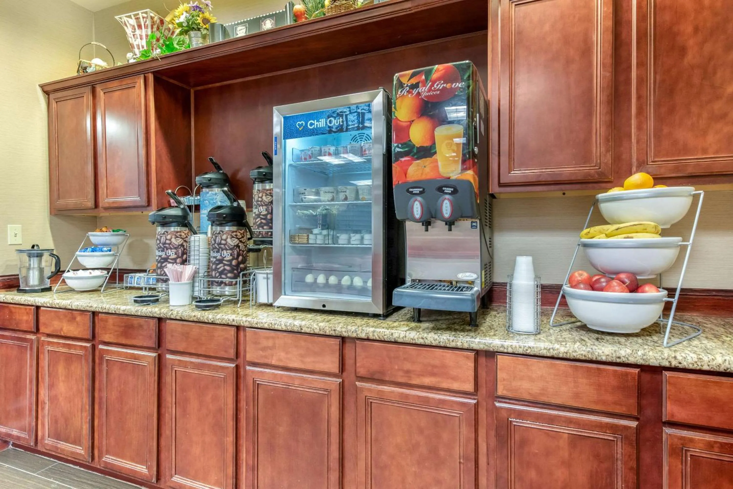 Restaurant/places to eat in Comfort Suites Findlay I-75 near Sports Complex