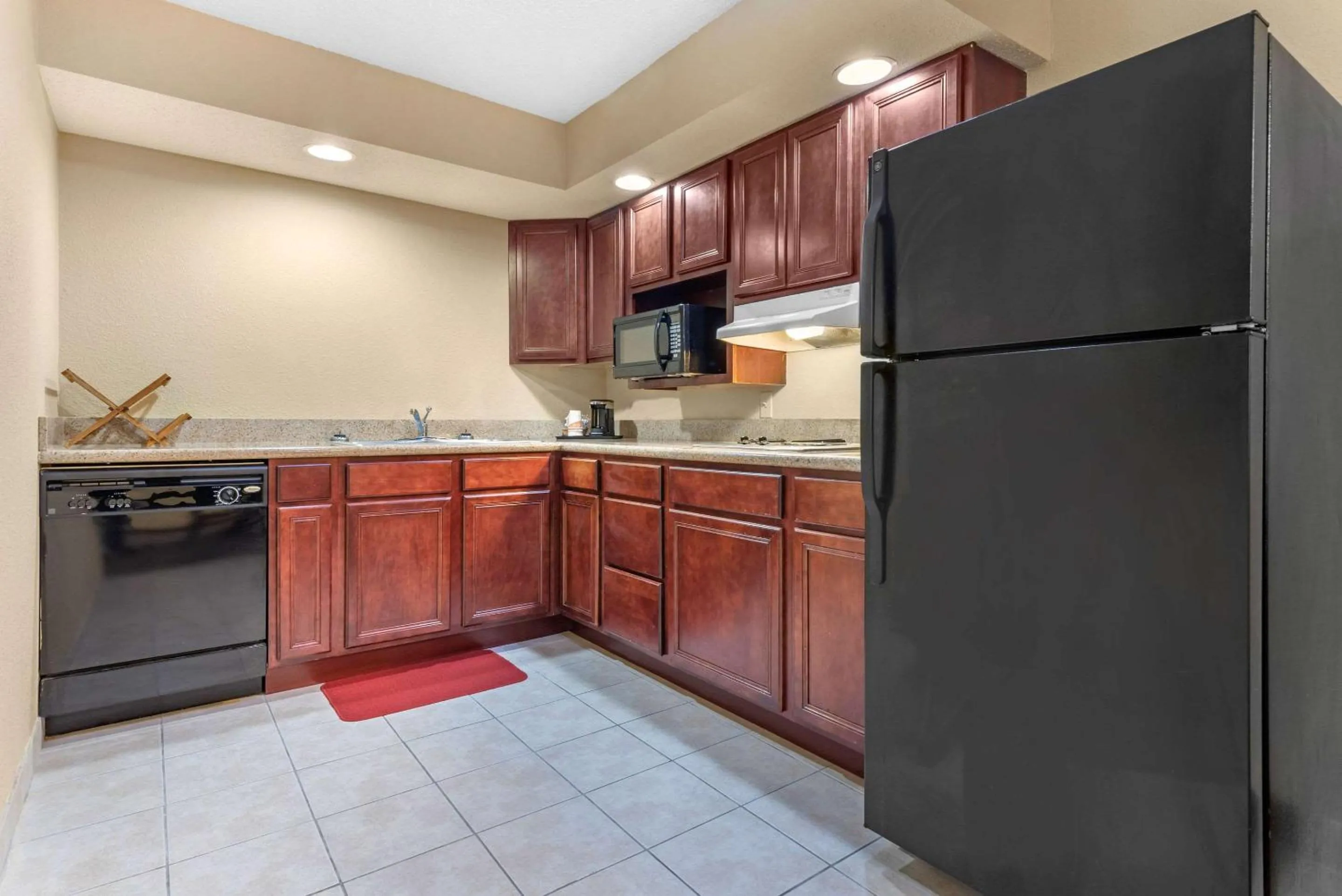 Photo of the whole room in Comfort Suites Findlay I-75 near Sports Complex