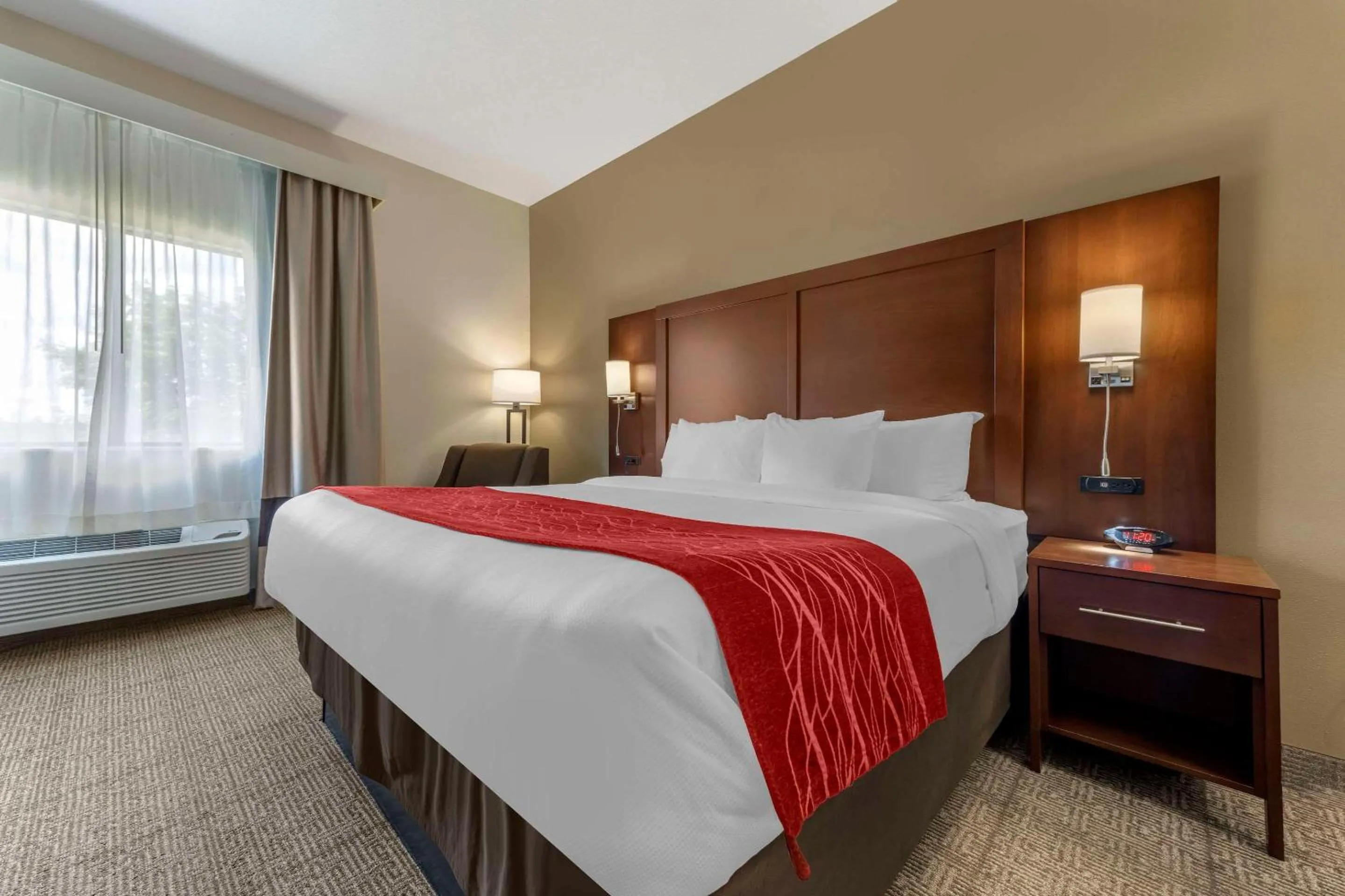 Bedroom, Bed in Comfort Inn & Suites Streetsboro - Kent