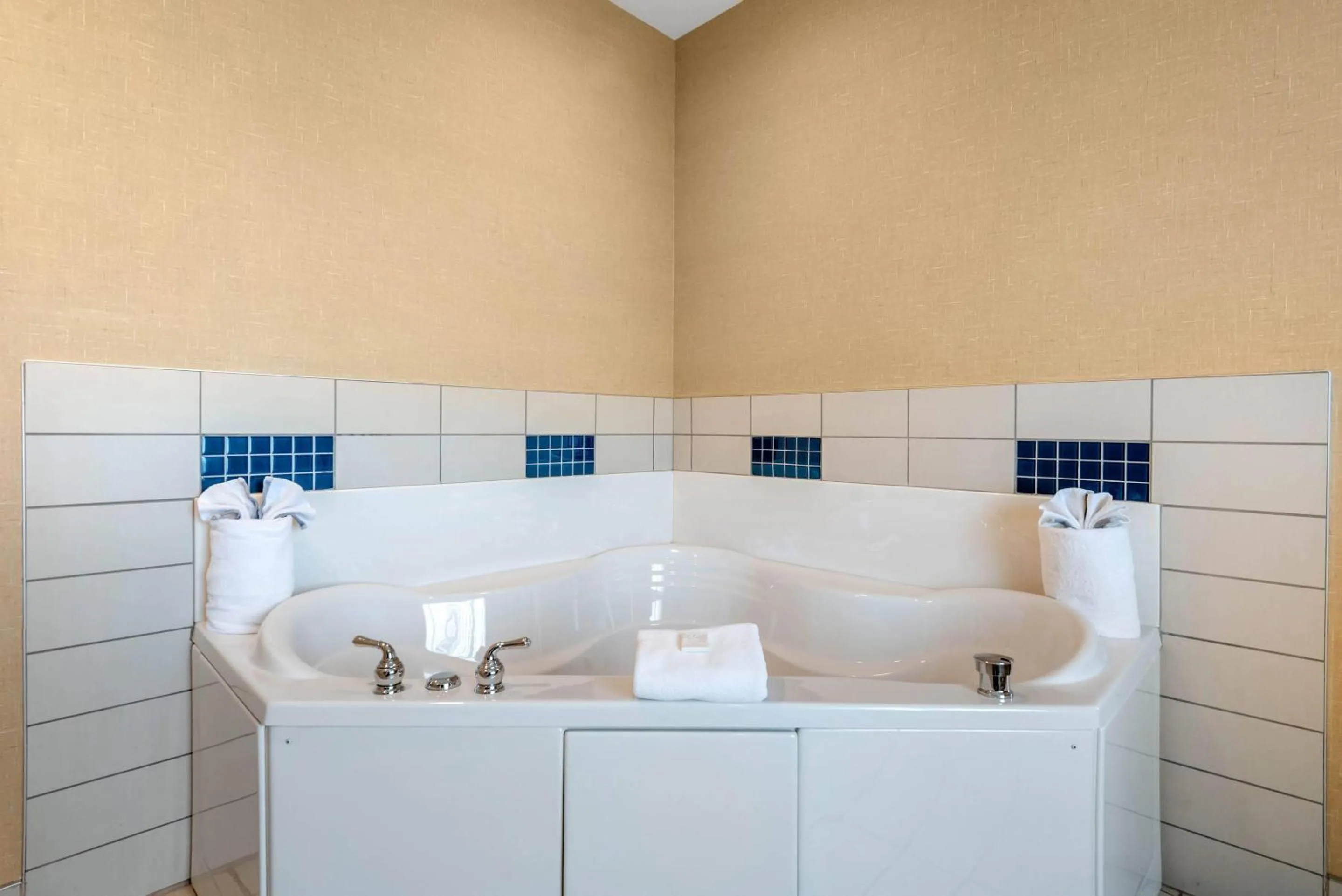 Bedroom in Cambria Hotel Akron - Canton Airport