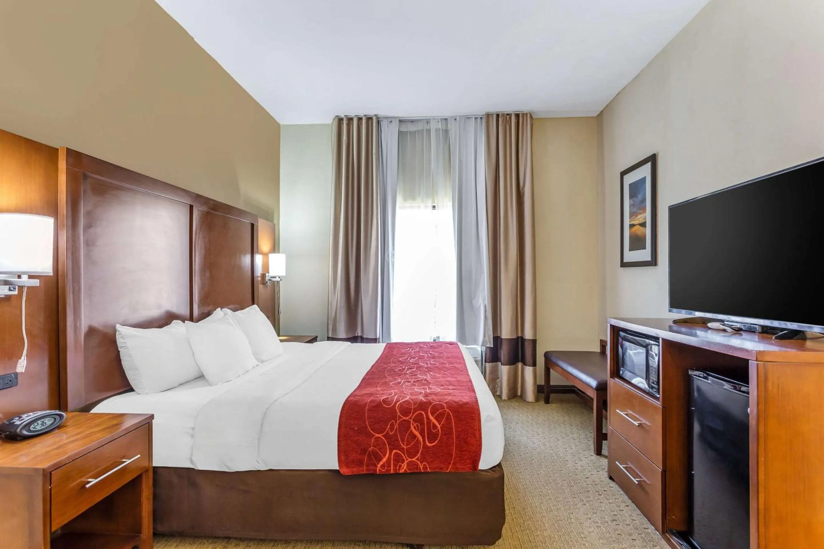 Bedroom in Comfort Suites South Point - Huntington