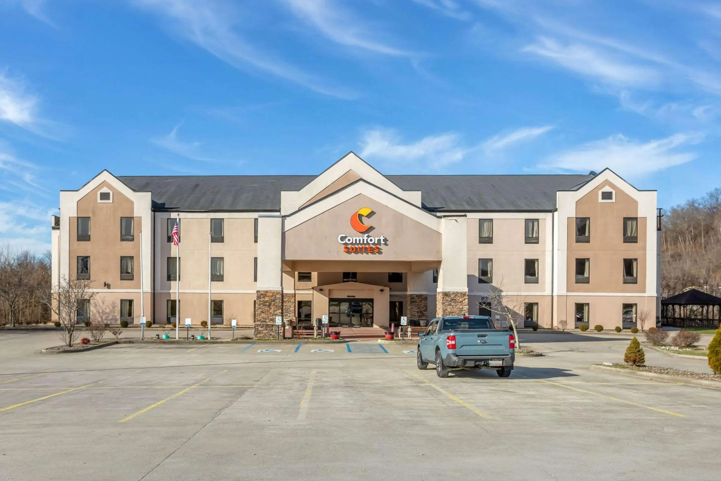 Property building in Comfort Suites South Point - Huntington