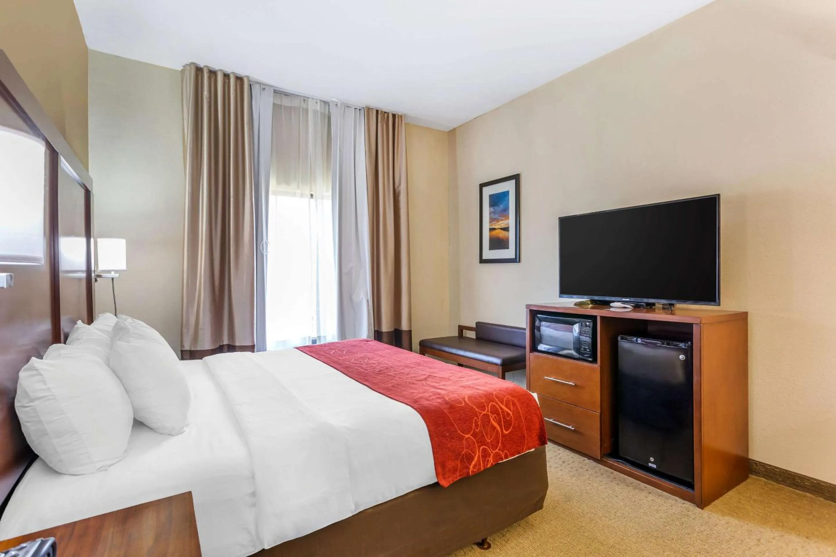 Bedroom in Comfort Suites South Point - Huntington