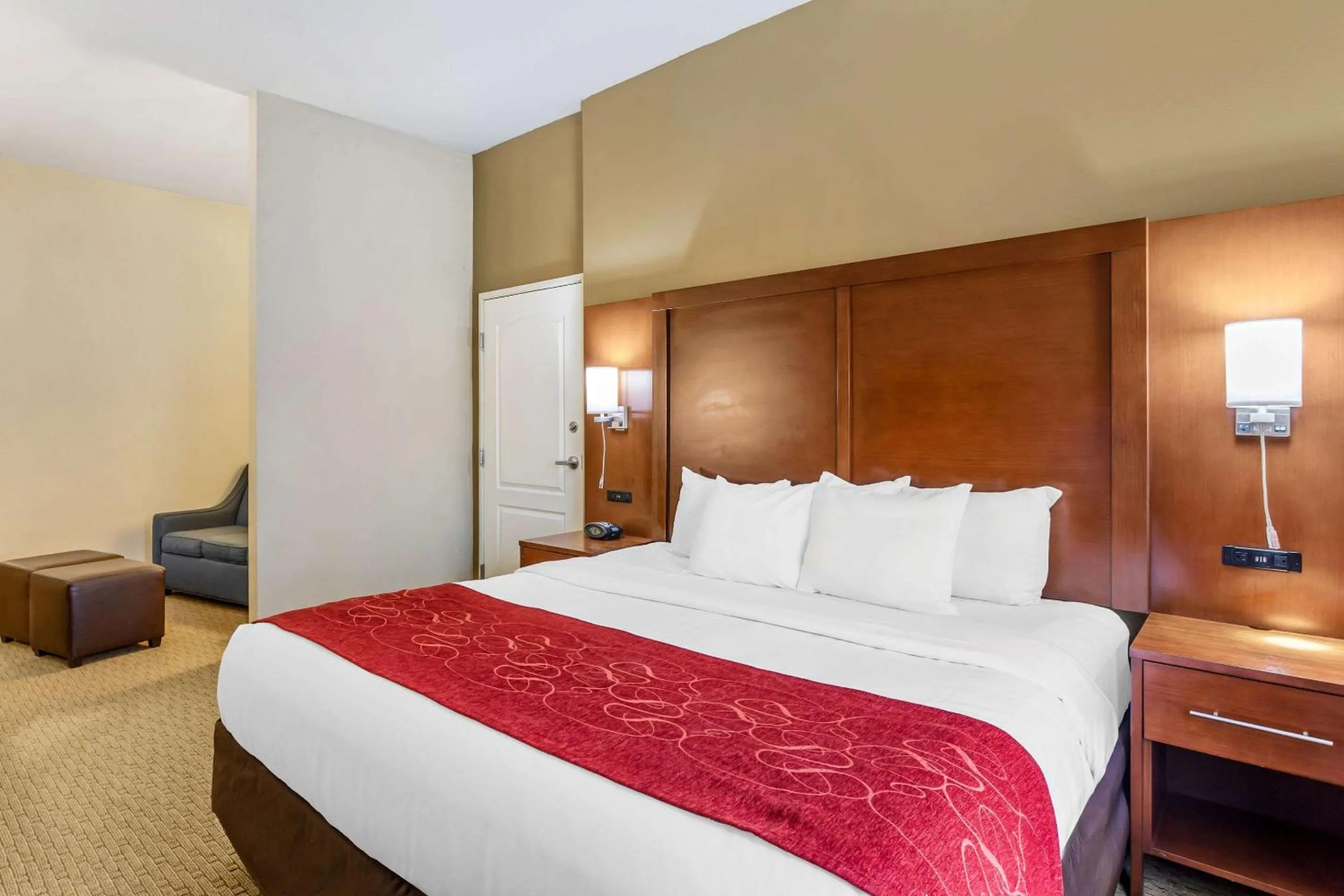 Bedroom in Comfort Suites South Point - Huntington