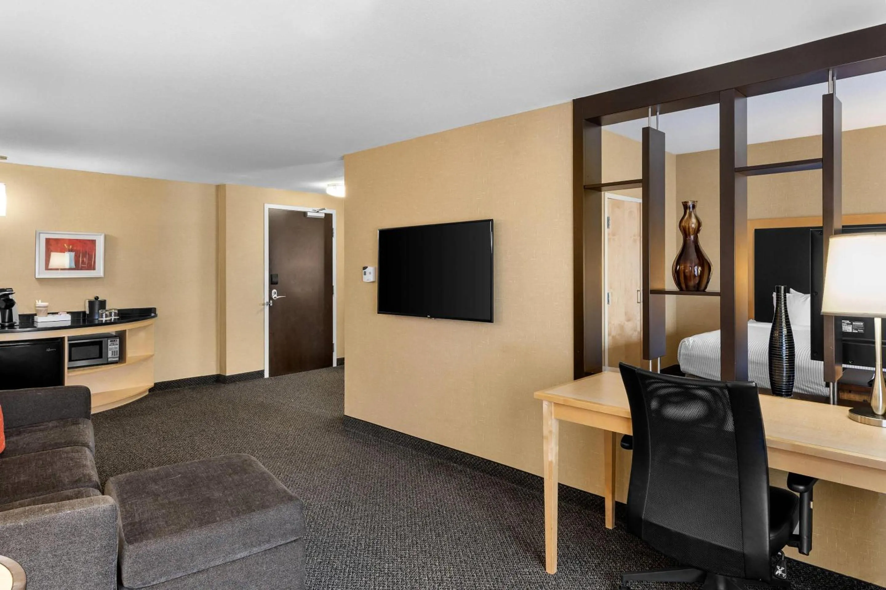 Bedroom in Cambria Hotel Columbus - Polaris