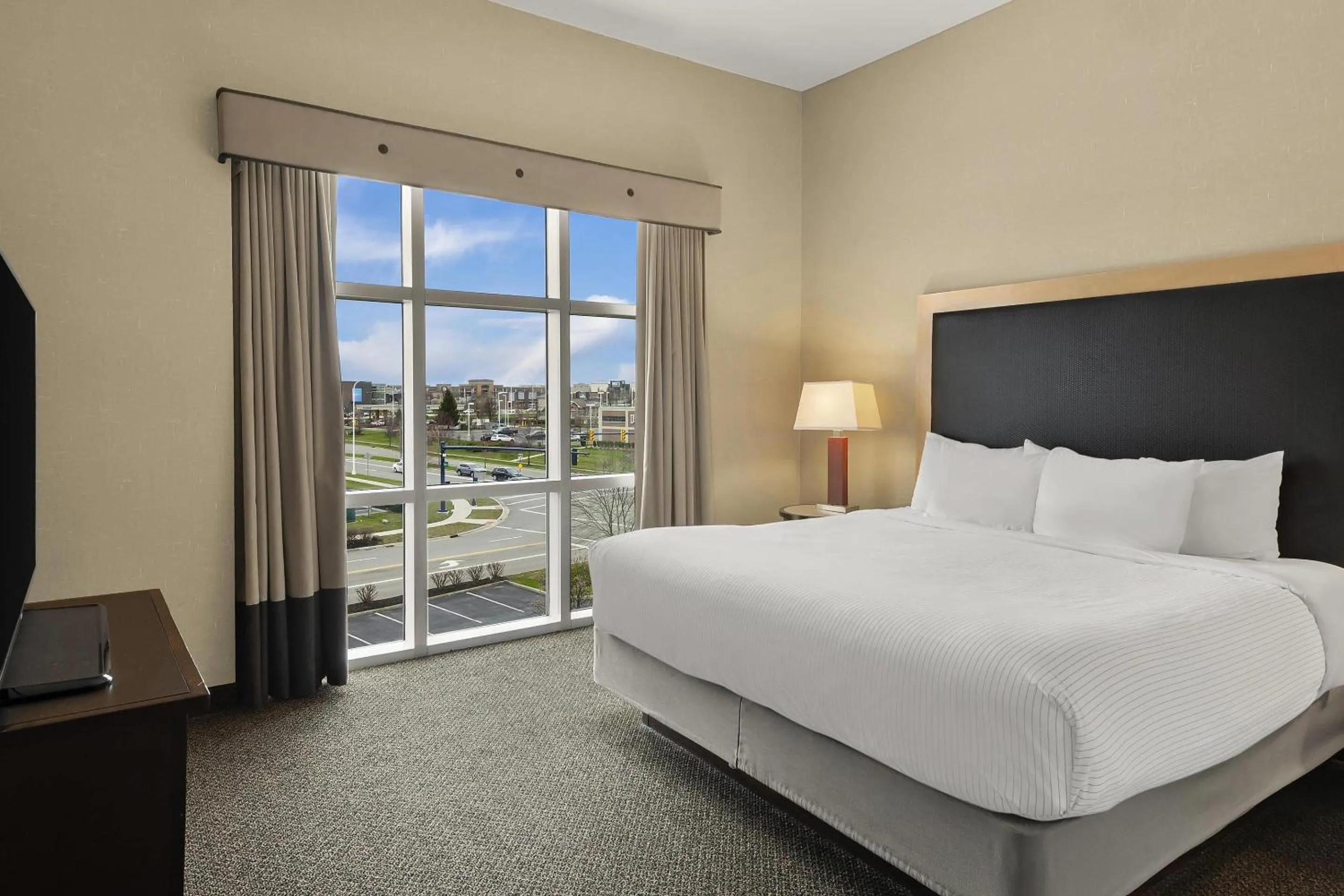 Bedroom, Bed in Cambria Hotel Columbus - Polaris