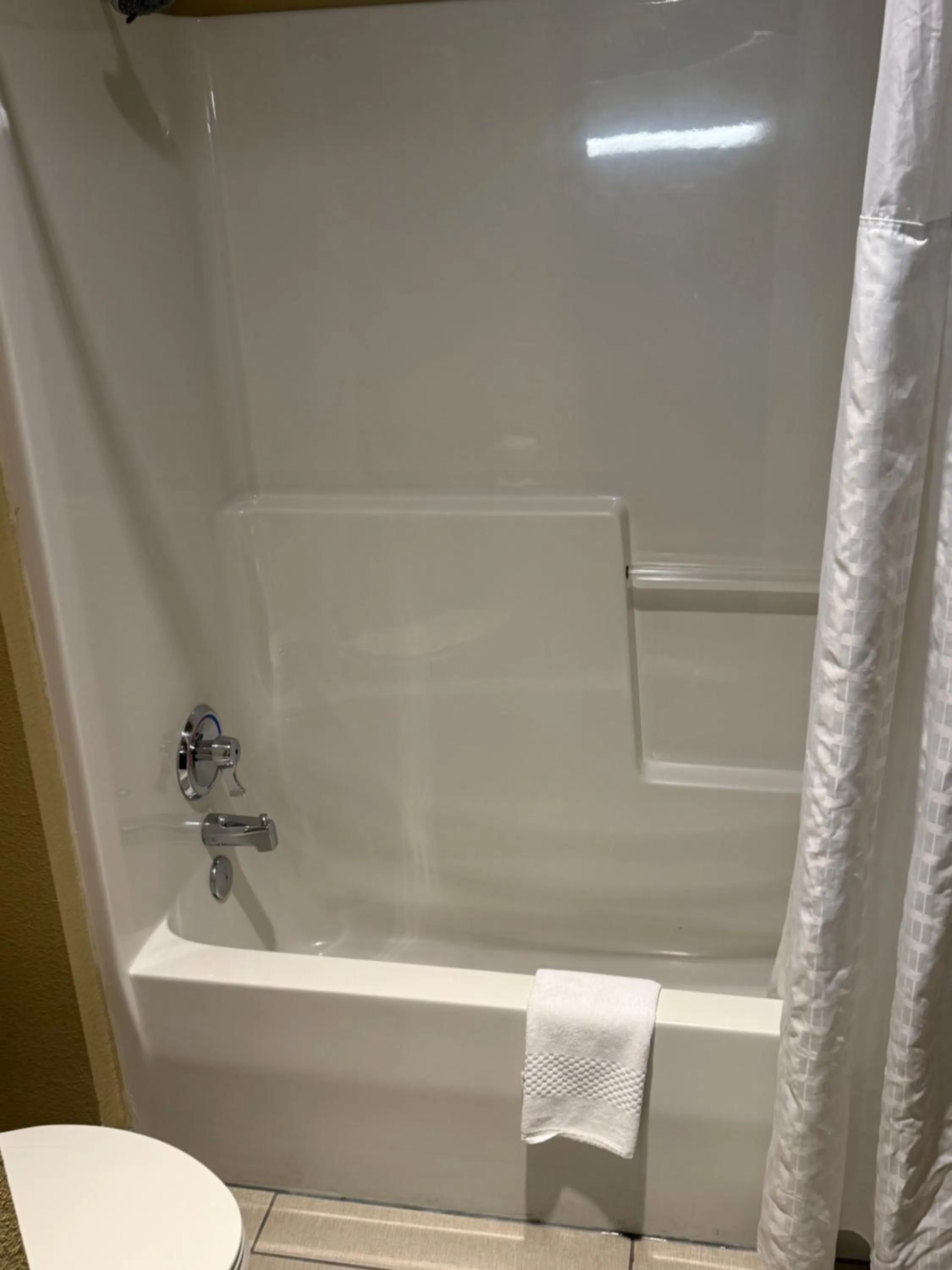 Bath in Comfort Inn North-Polaris