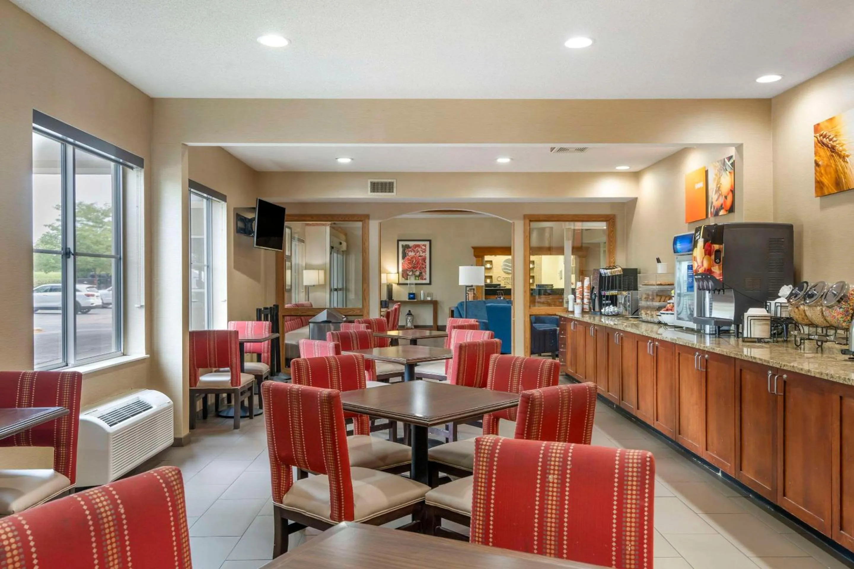 Breakfast in Comfort Inn North-Polaris