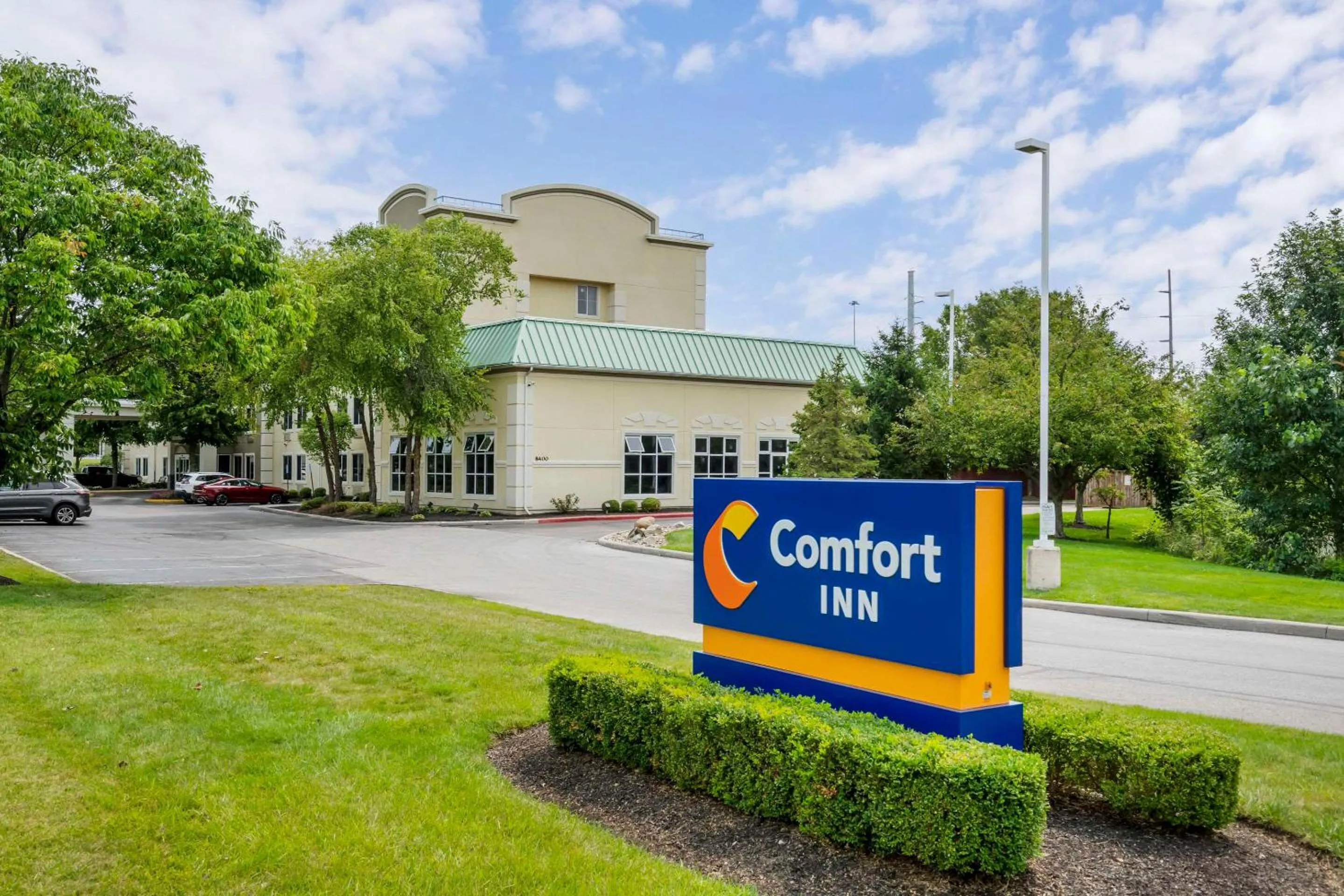 Property building in Comfort Inn North-Polaris
