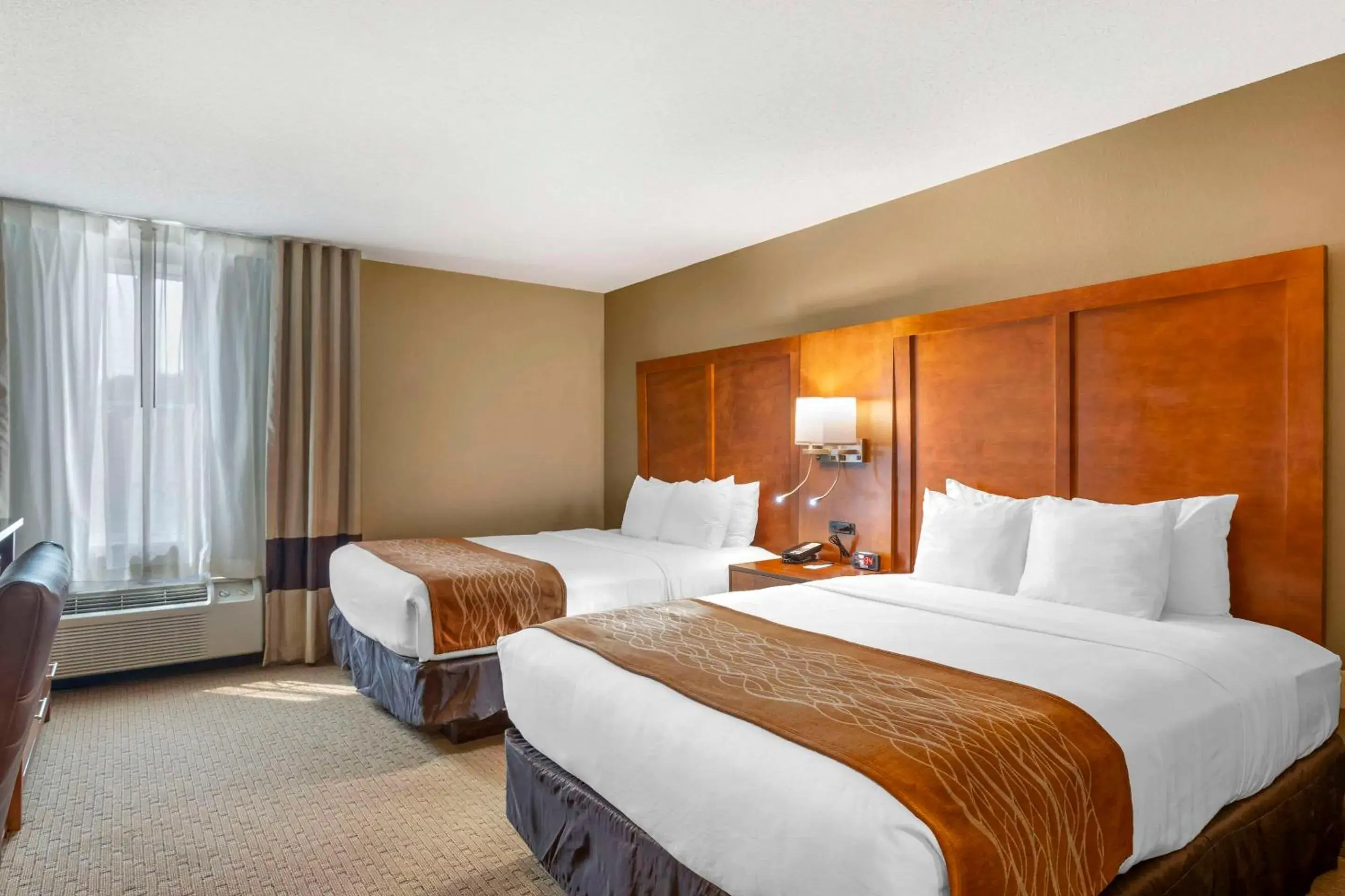 Standard Queen Room with Two Queen Beds - Non-Smoking in Comfort Inn North-Polaris Standard Queen Room with Two Queen Beds - Non-Smoking in Comfort Inn North-Polaris