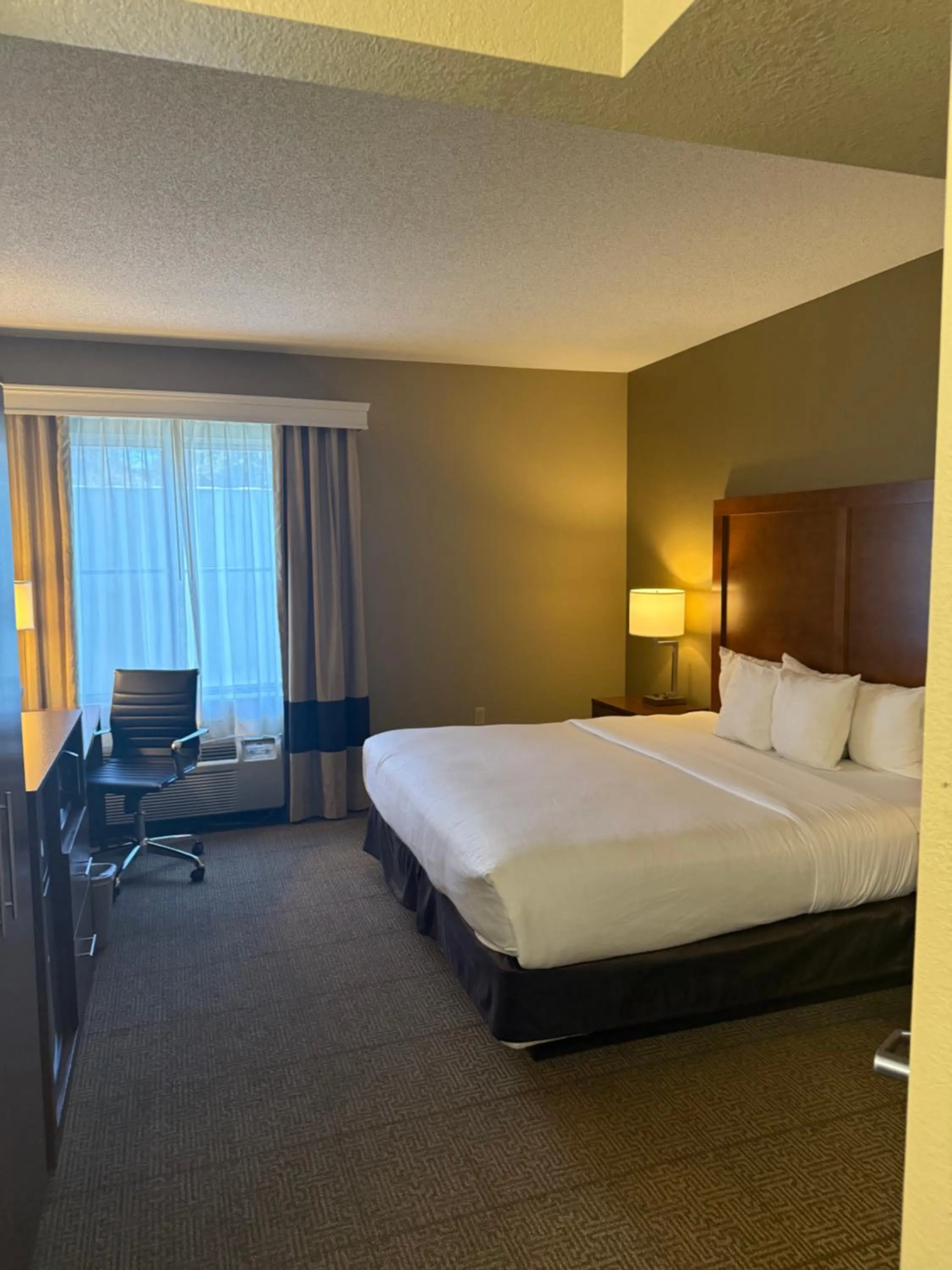 Bedroom, Bed in Comfort Inn North-Polaris