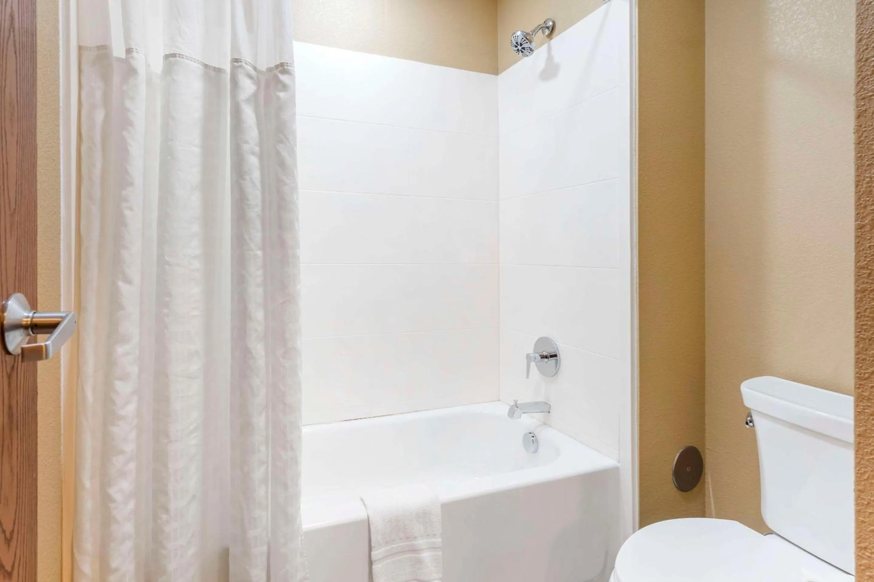 Bathroom in Comfort Inn North-Polaris