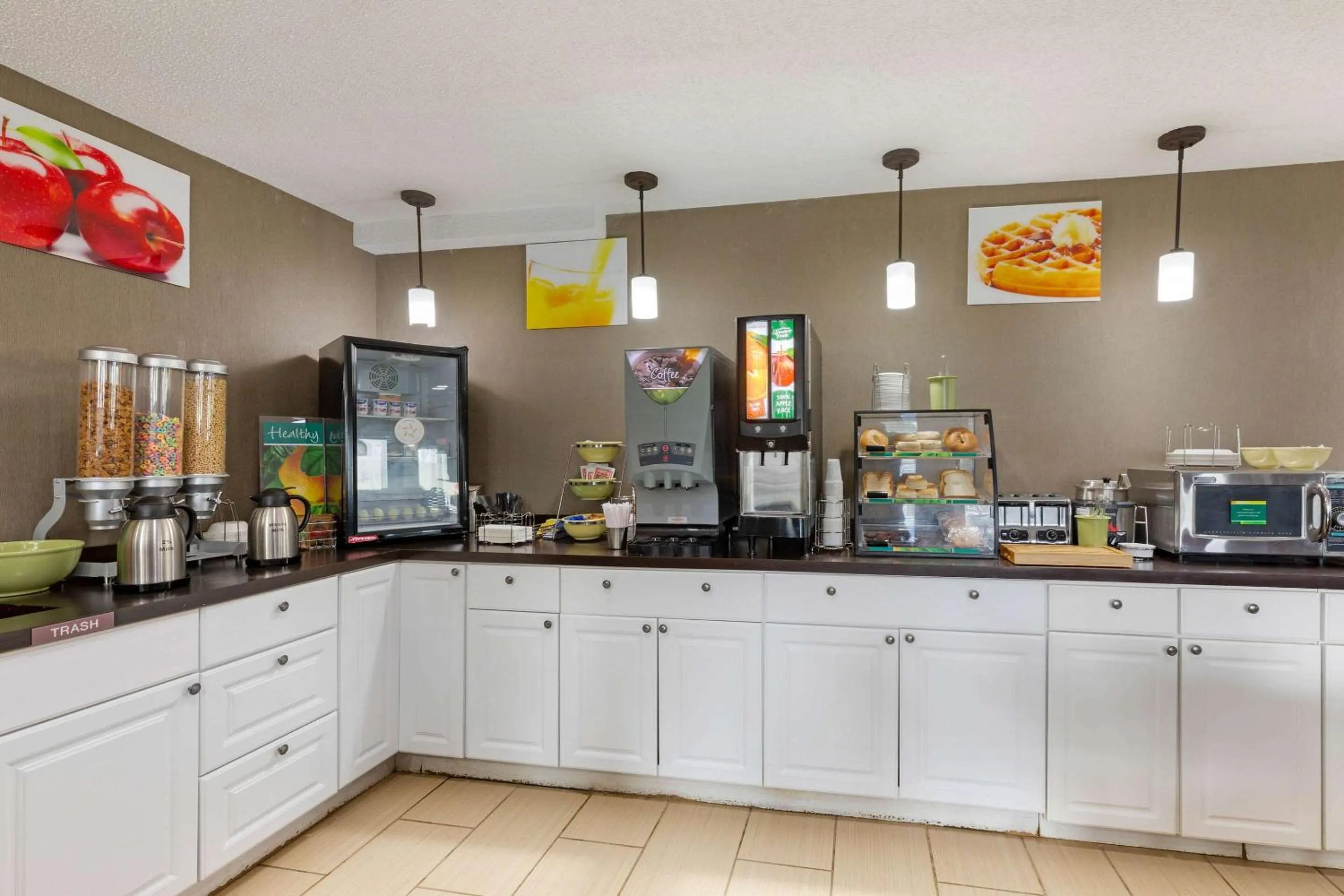 Restaurant/places to eat in Quality Inn Wooster