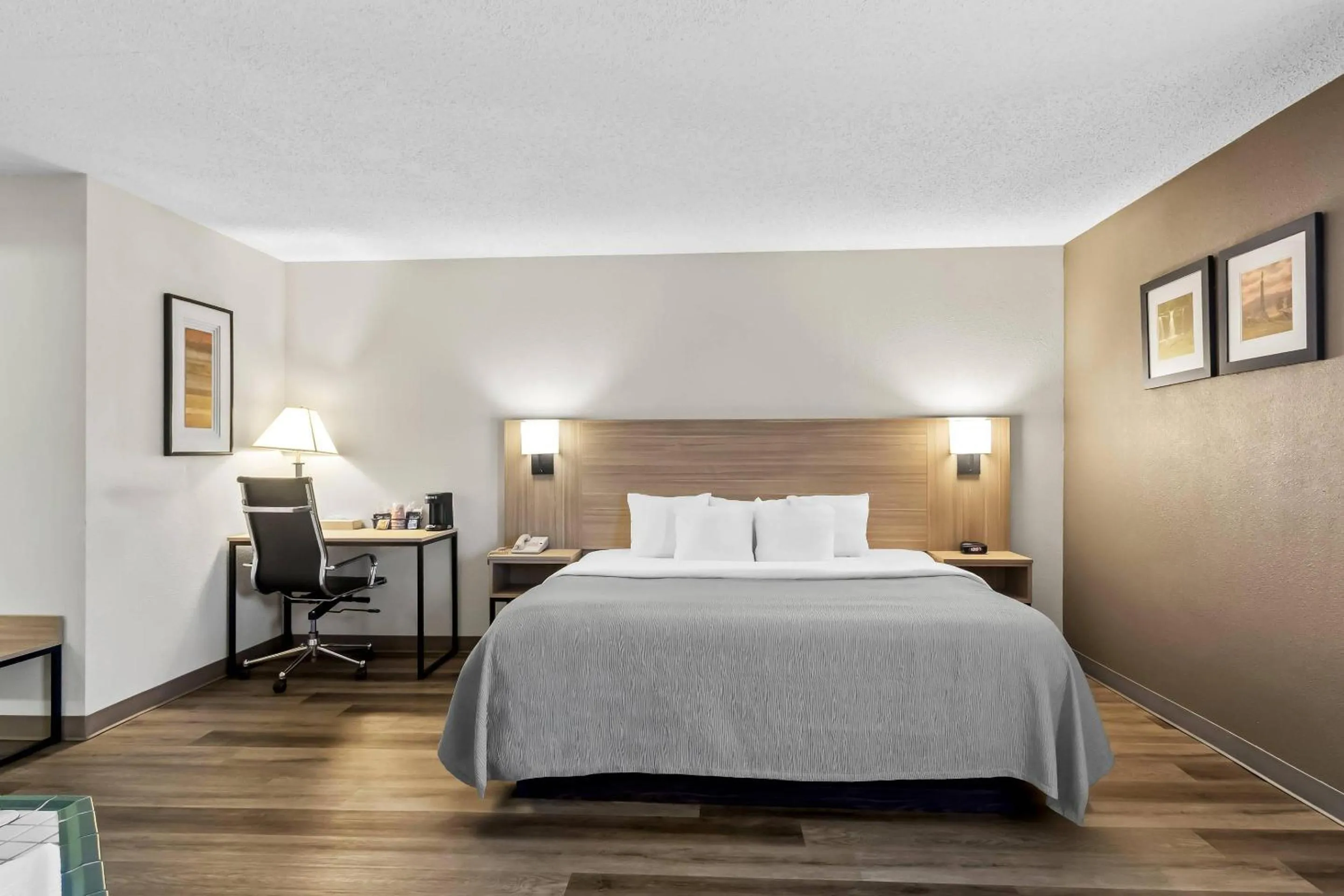 Bedroom, Bed in Quality Inn East Liverpool - Calcutta