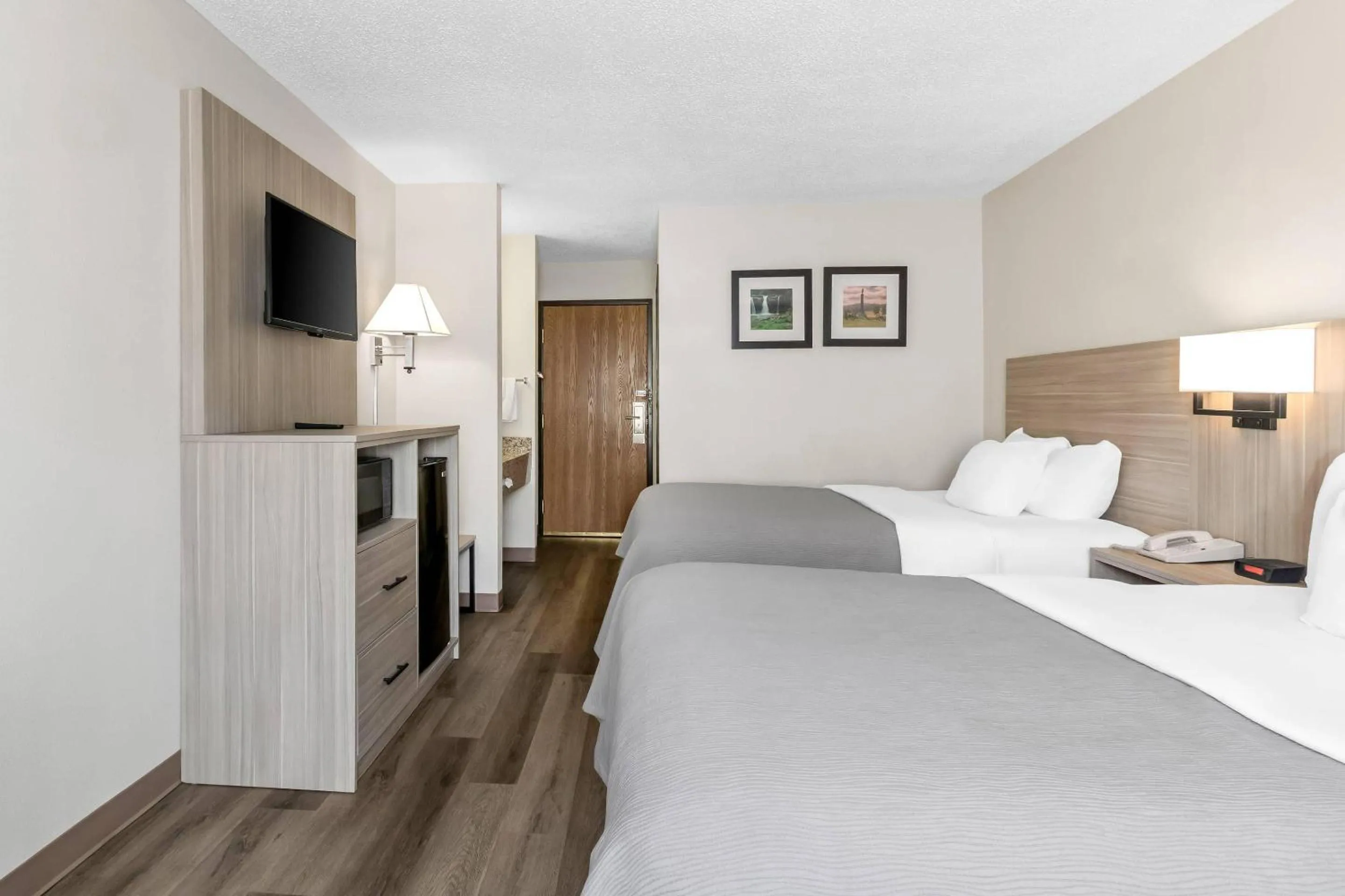 Bedroom, Bed in Quality Inn East Liverpool - Calcutta