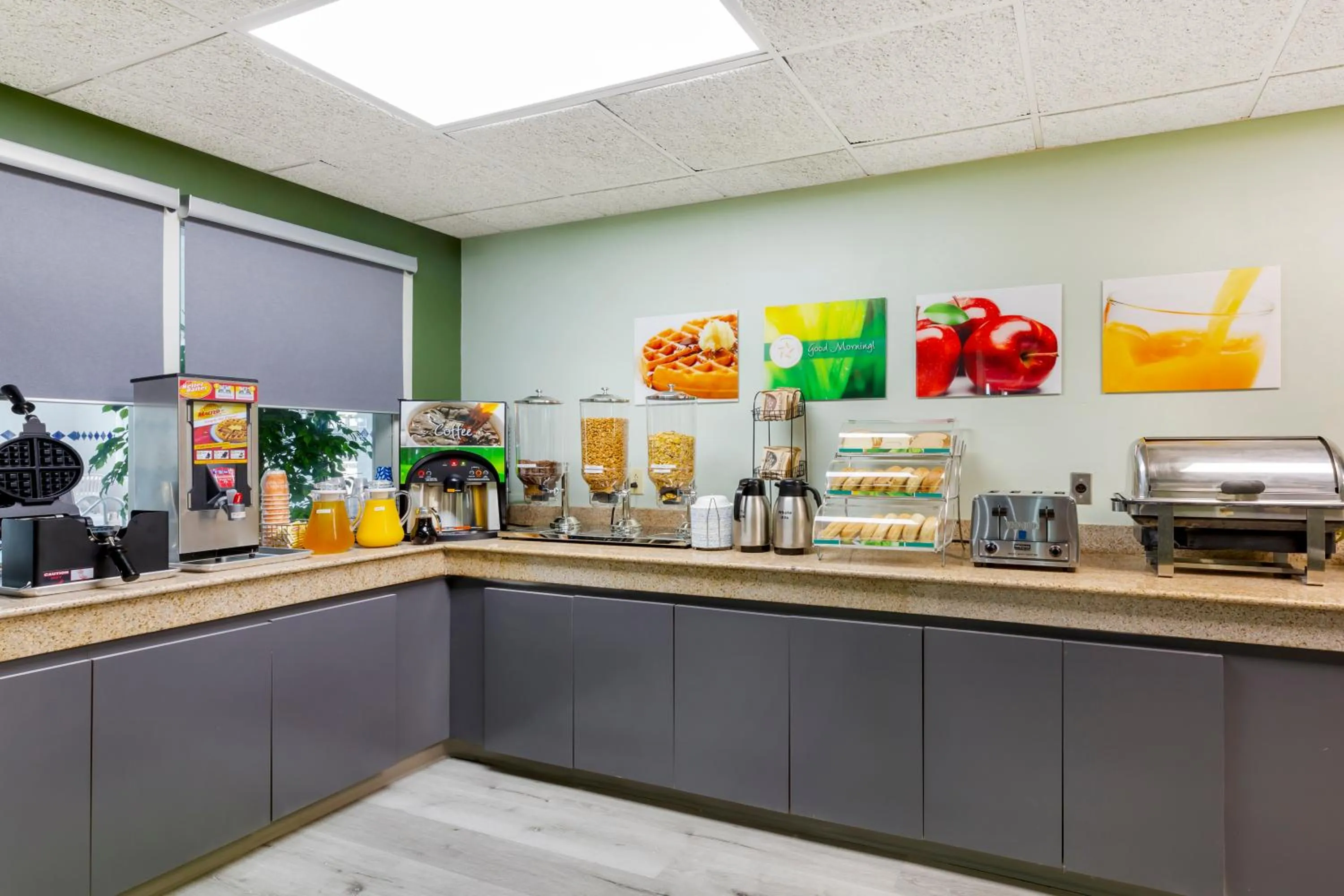 Breakfast in Rodeway Inn Huron