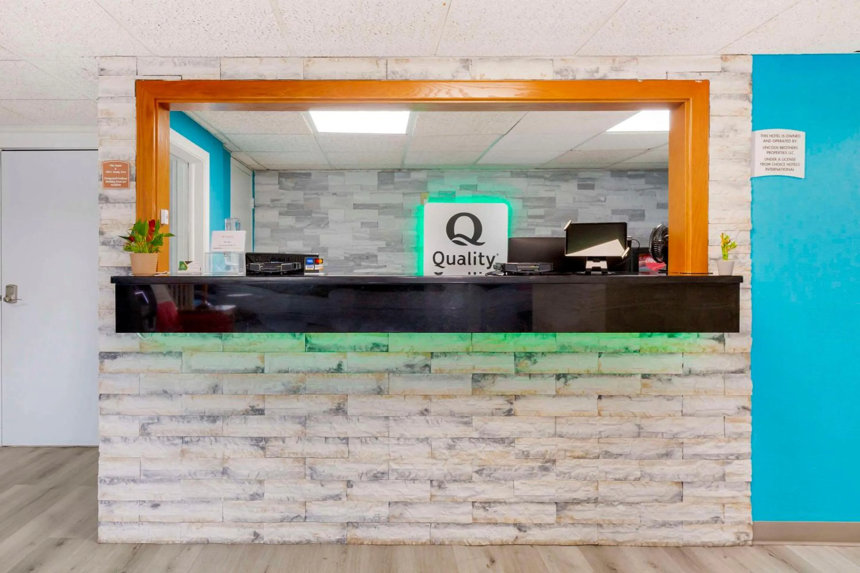 Lobby or reception in Rodeway Inn Huron