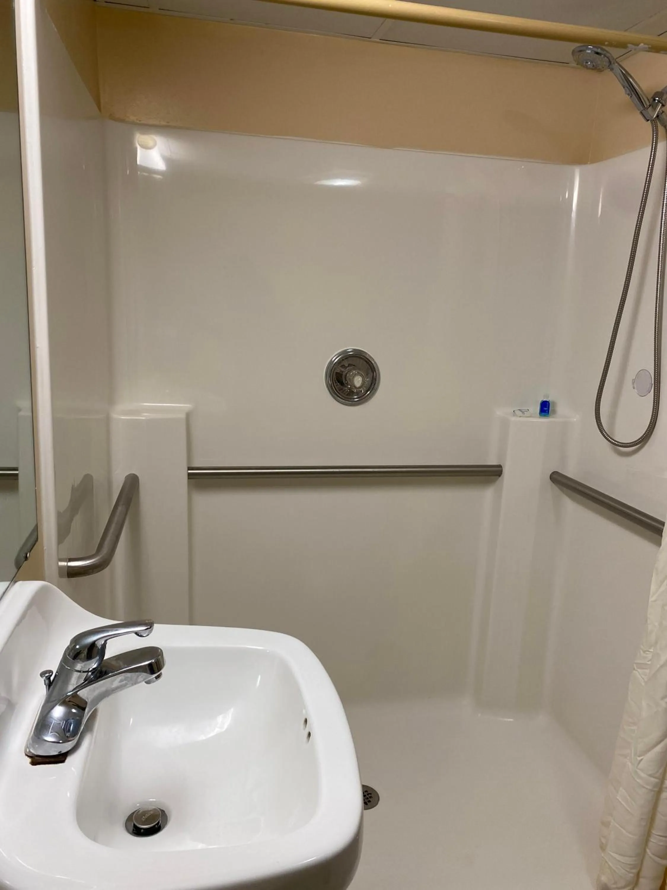 acessibility in Rodeway Inn Huron