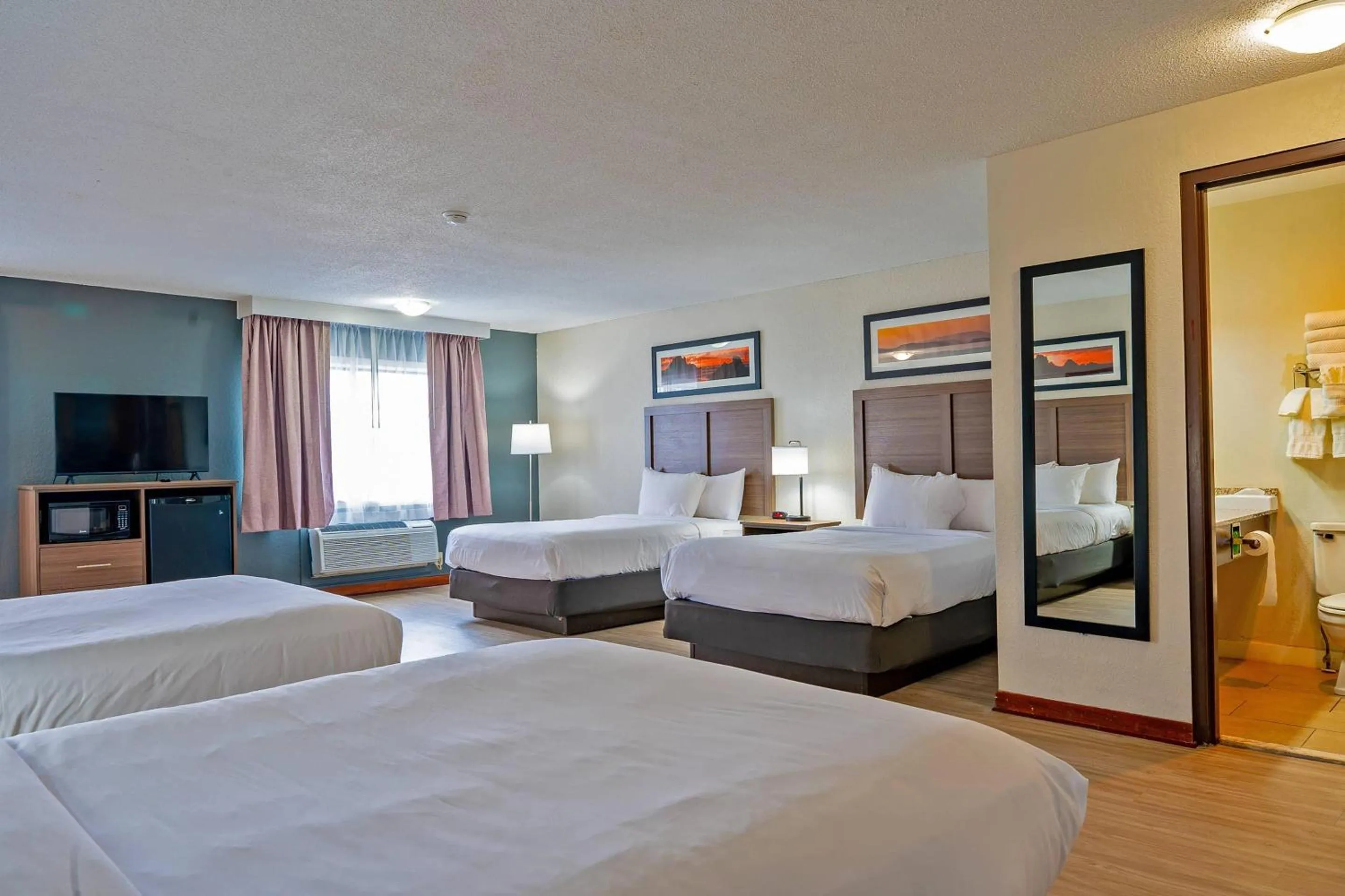 Bedroom, Bed in Quality Inn Milan-Sandusky