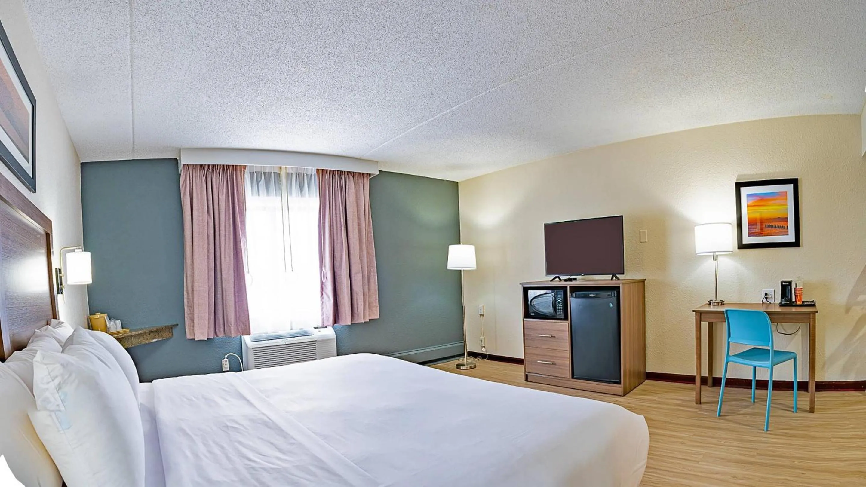 Bedroom, Bed in Quality Inn Milan-Sandusky