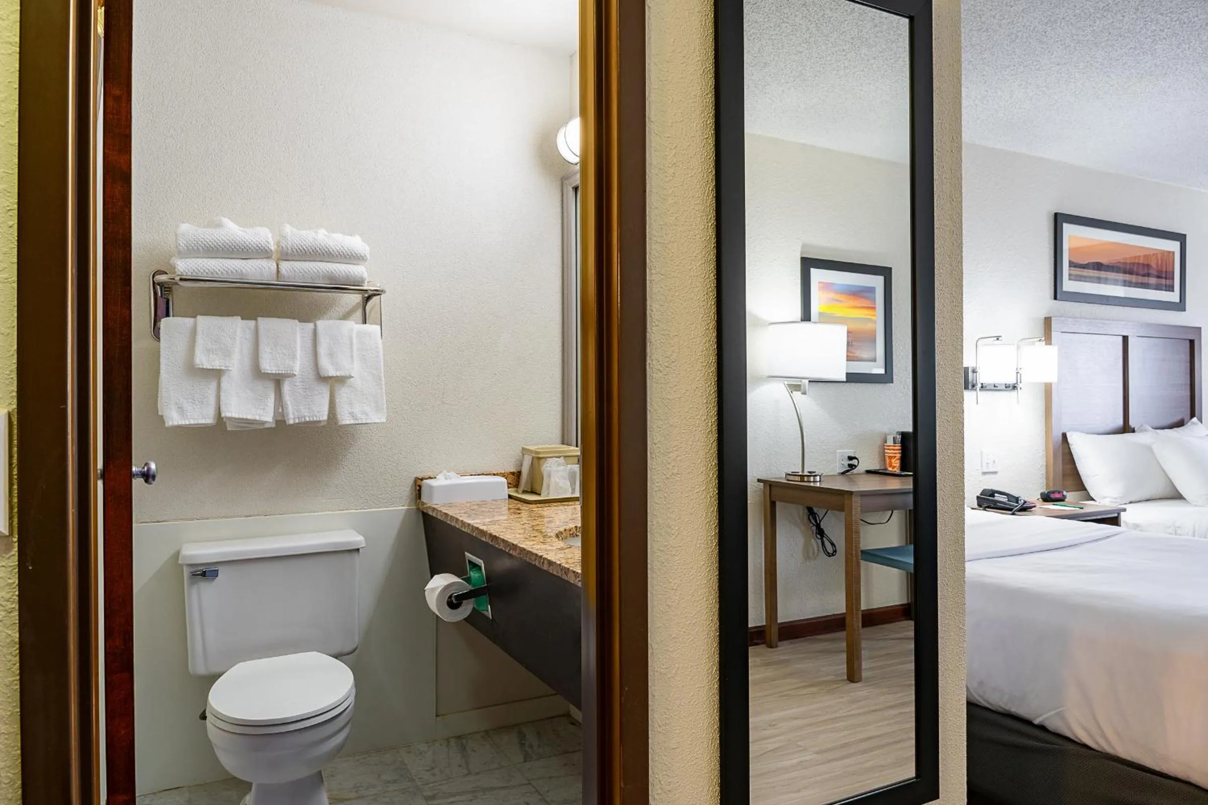 Bed in Quality Inn Milan-Sandusky