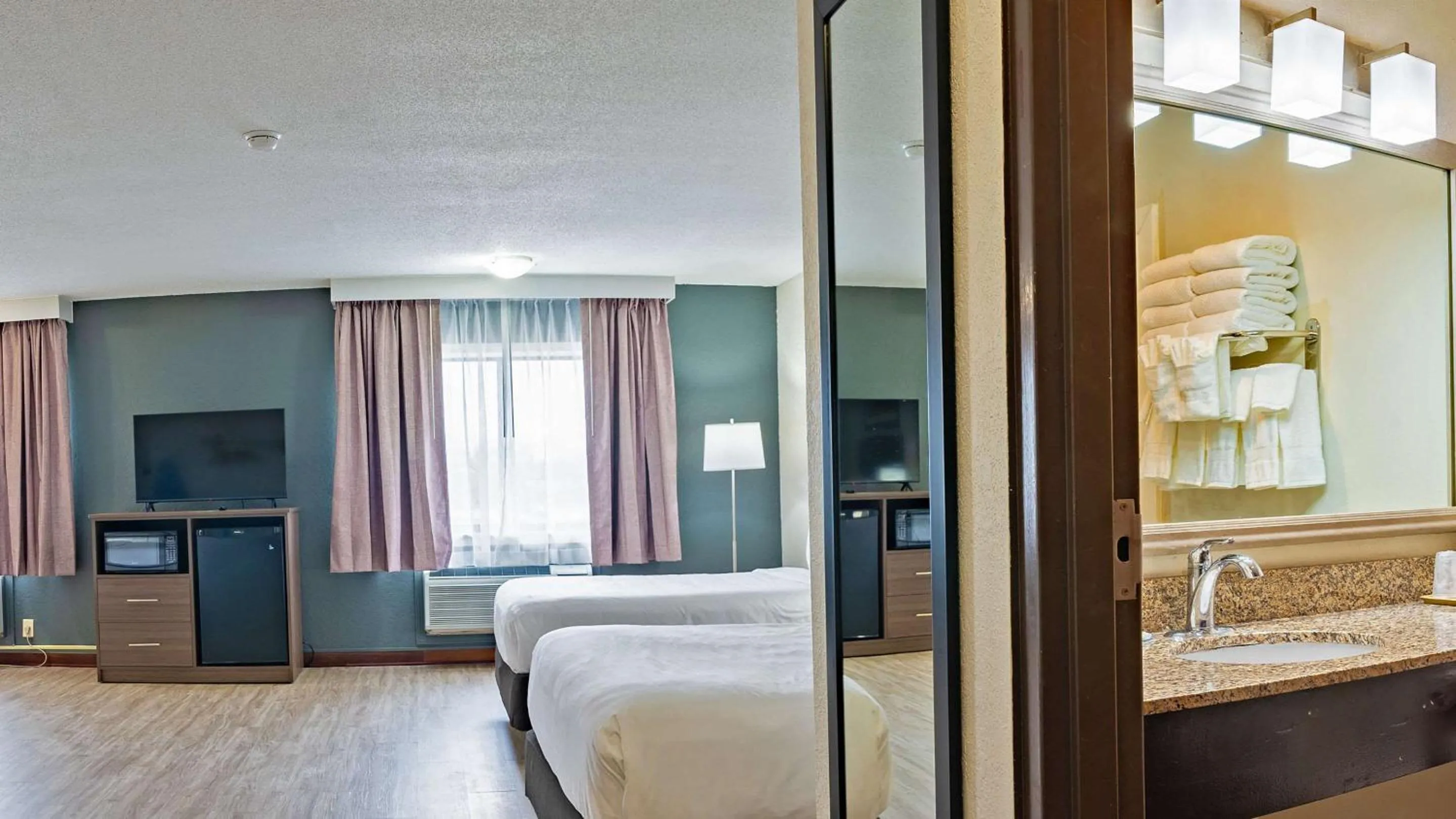 Bedroom, Bed in Quality Inn Milan-Sandusky