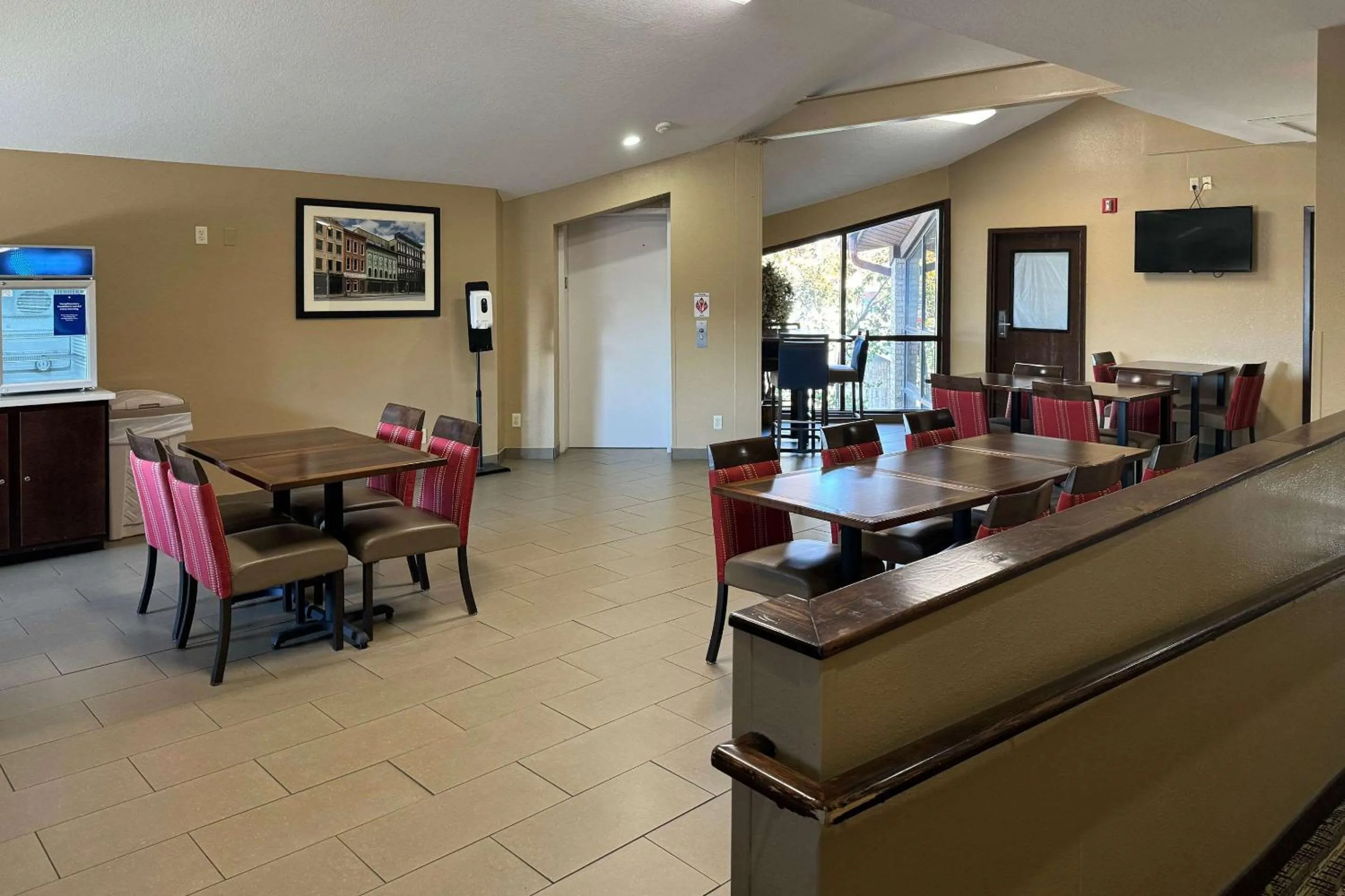 Breakfast in Comfort Inn Maumee - Perrysburg Area