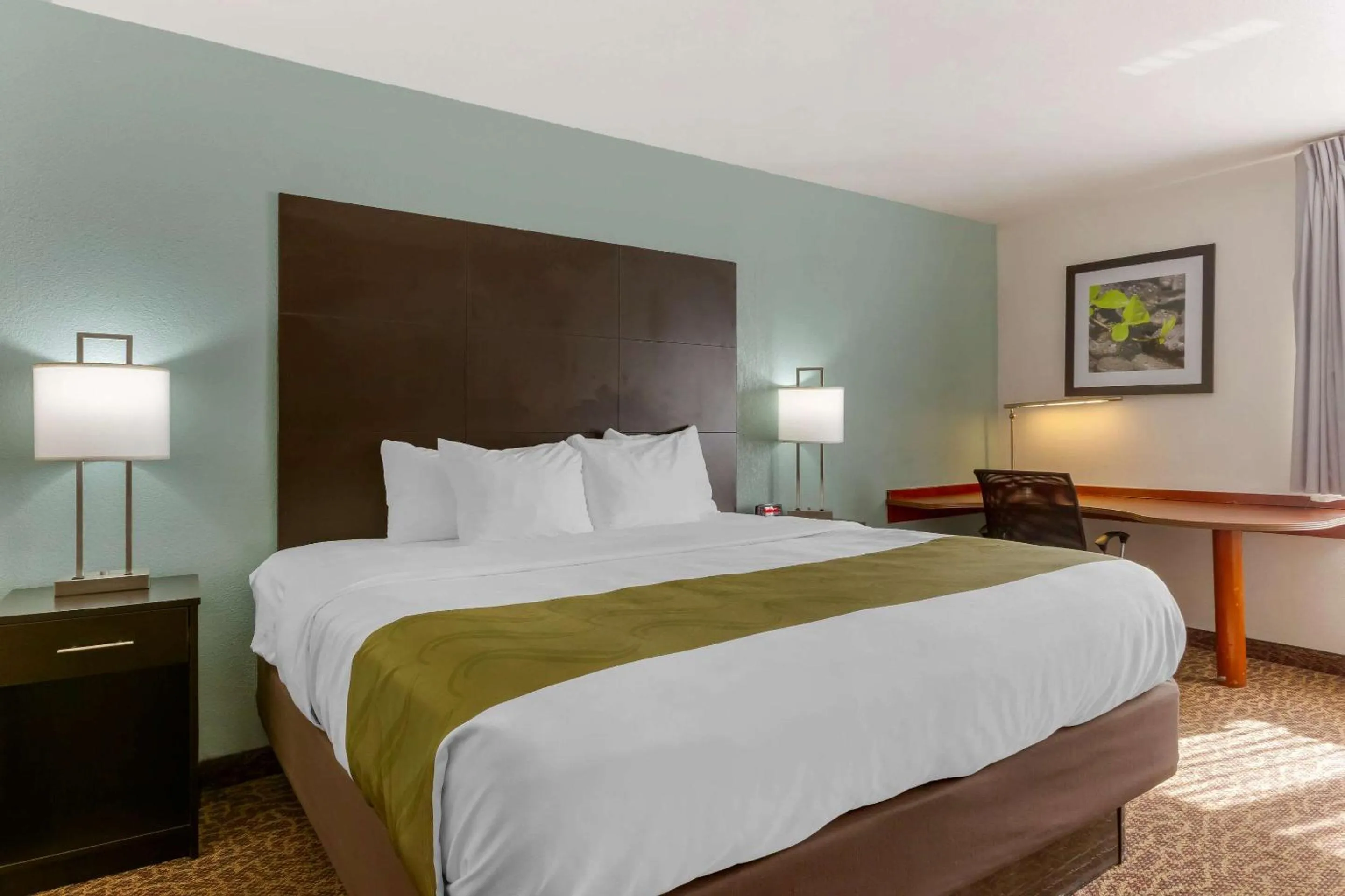 Bedroom, Bed in Quality Inn Alexis Rd