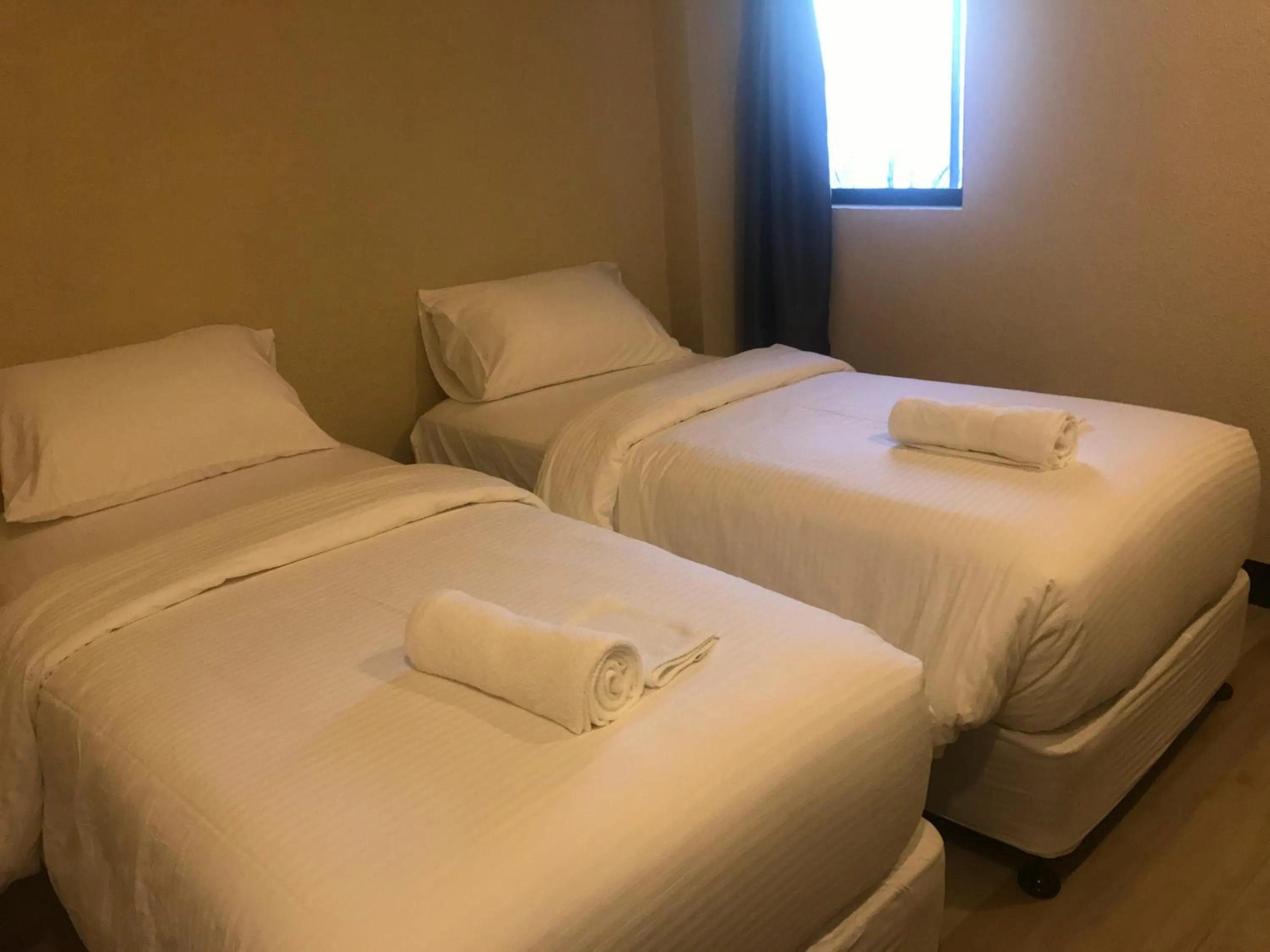 Bed in Babylon Oslob Coast Guesthouse