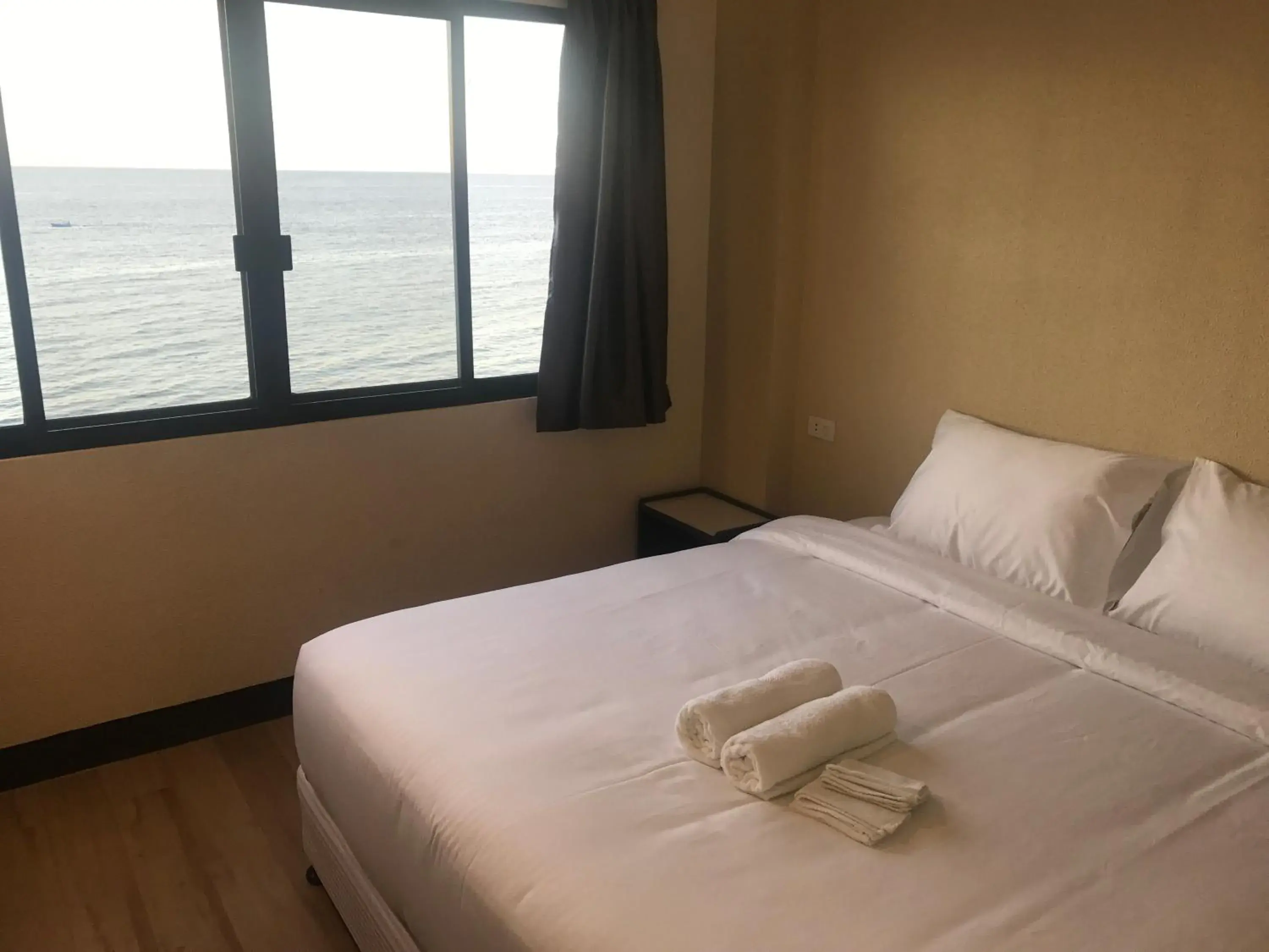 King Room with Sea View in Babylon Oslob Coast Guesthouse King Room with Sea View in Babylon Oslob Coast Guesthouse